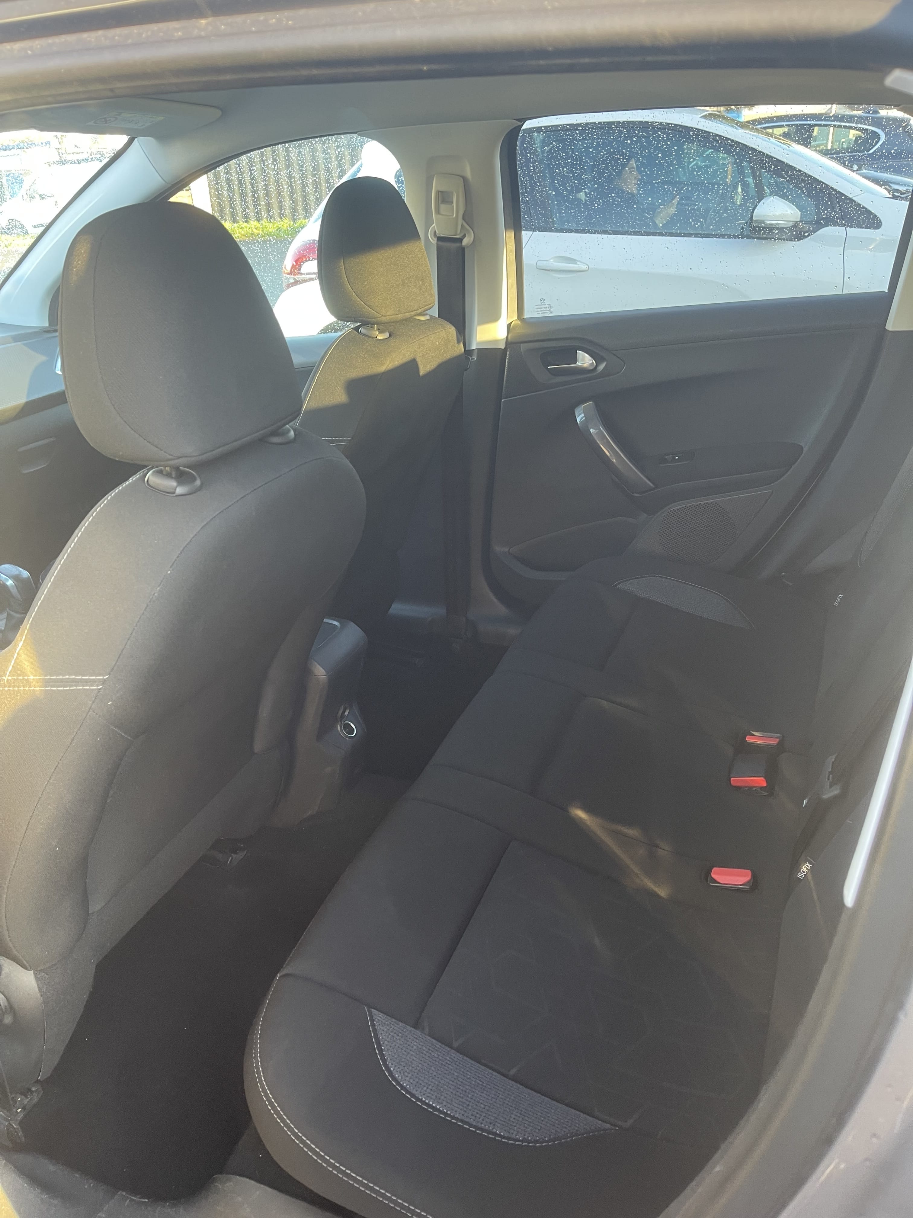 Peugeot 2008 avec Entrée audio / iPod