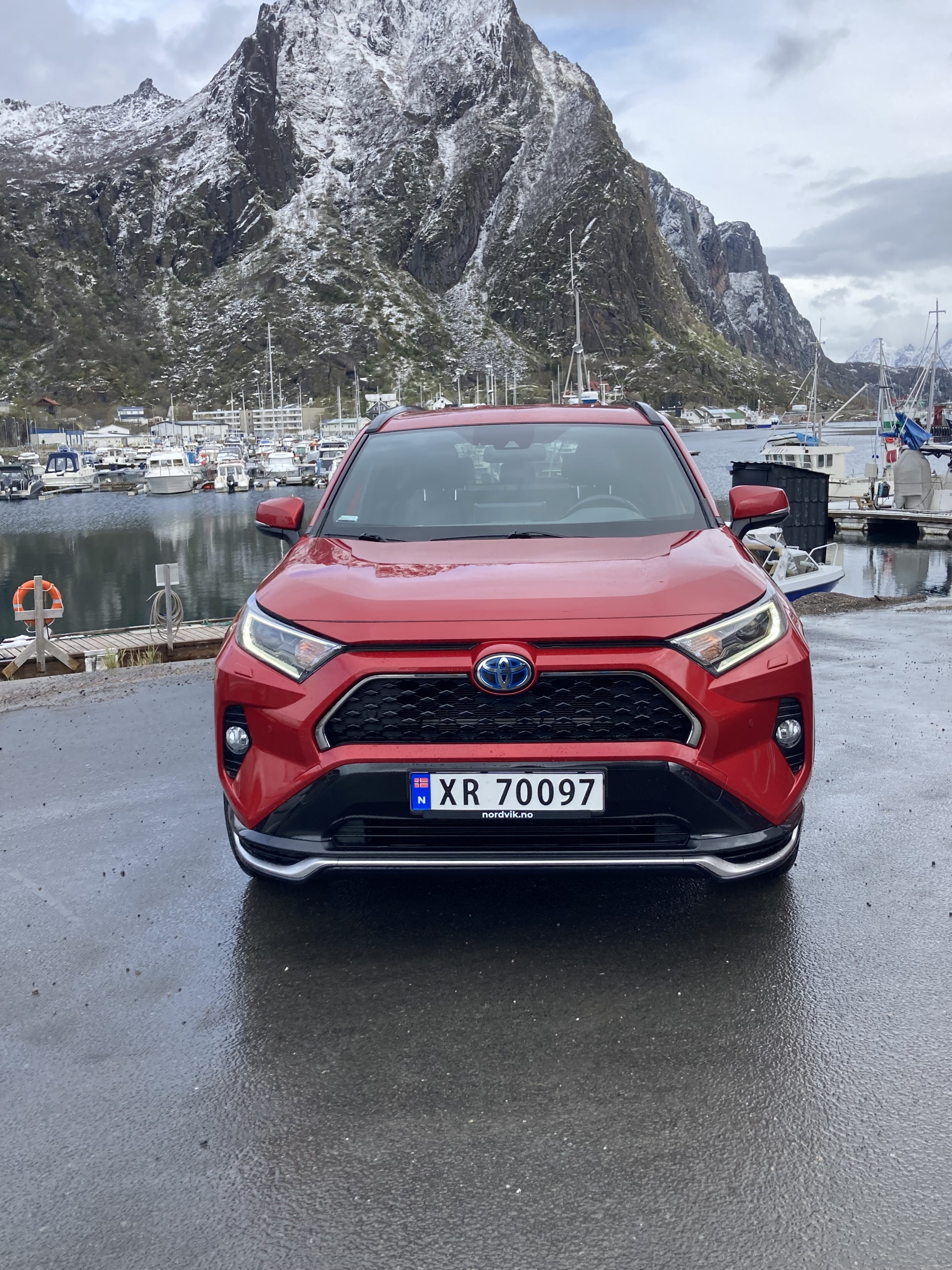 Toyota Rav4 Hybrid LE with Air conditioning