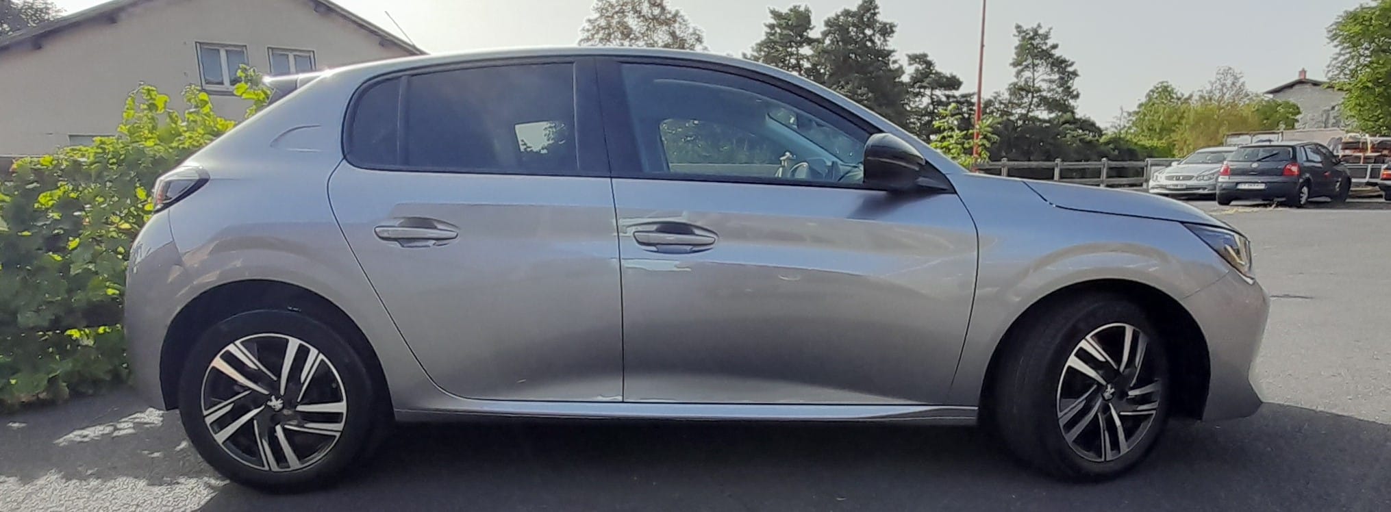 Peugeot 208 1.2 100cv active avec Climatisation