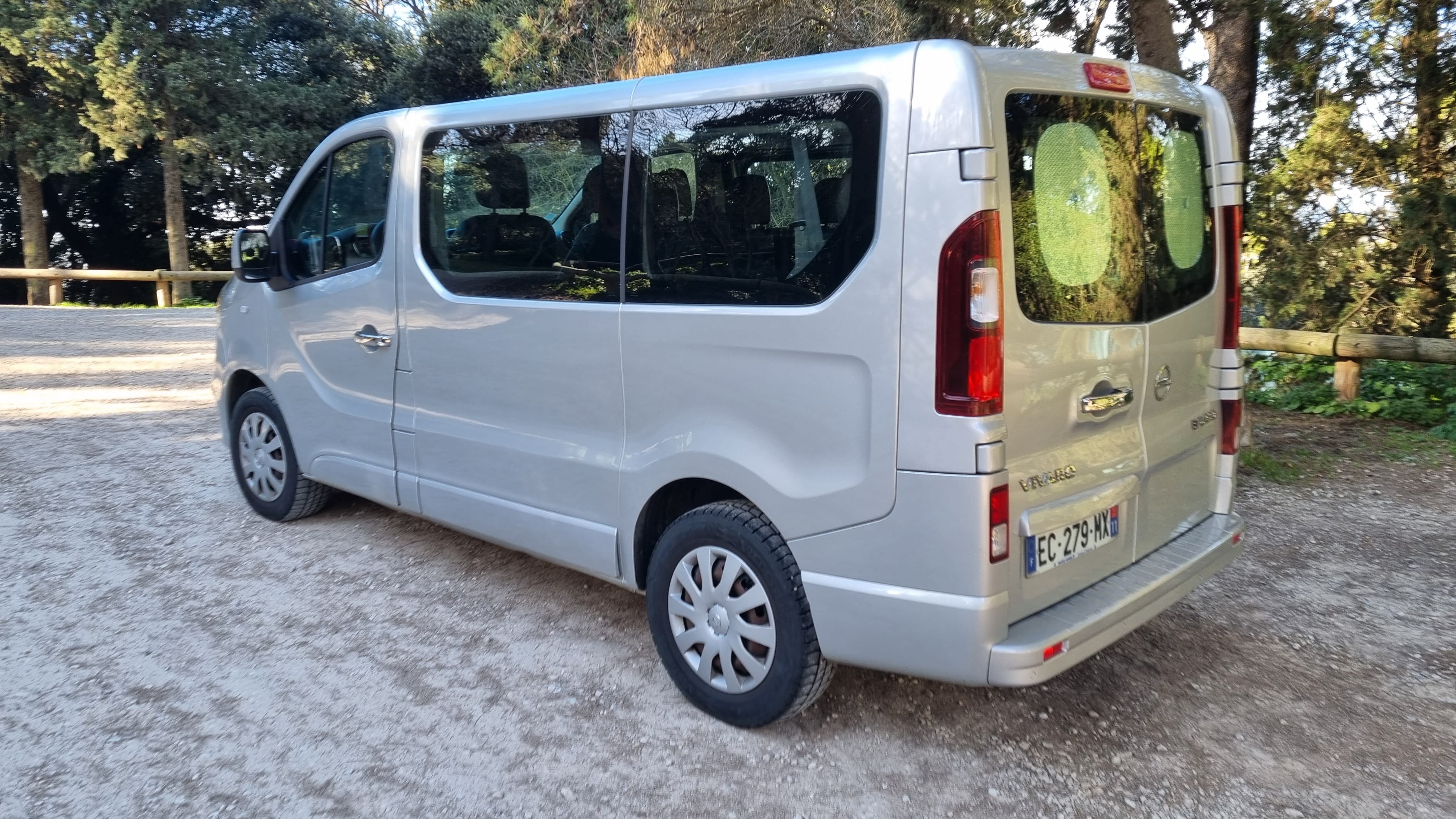 Opel Vivaro avec GPS