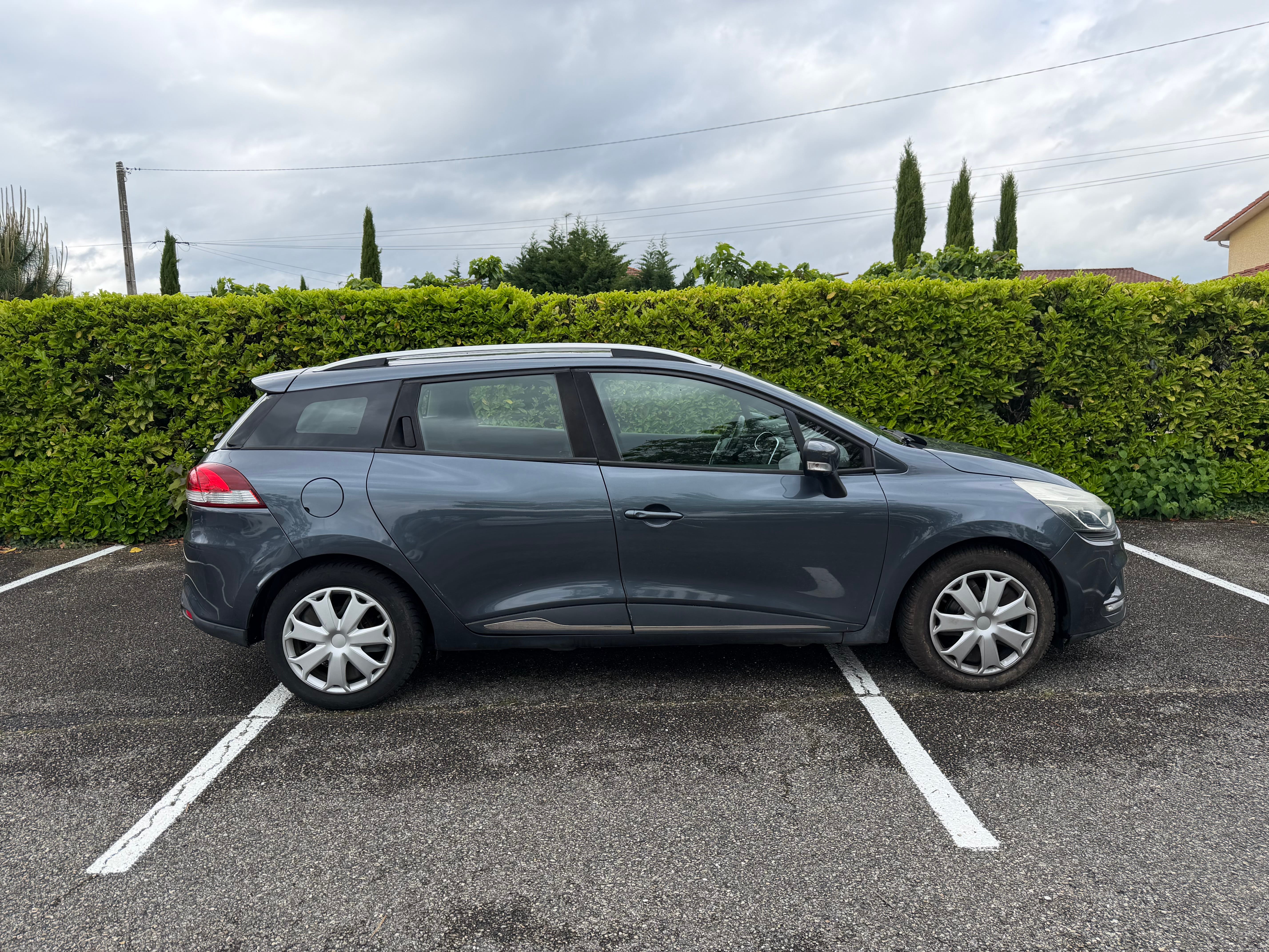 Renault Clio avec Siège bébé