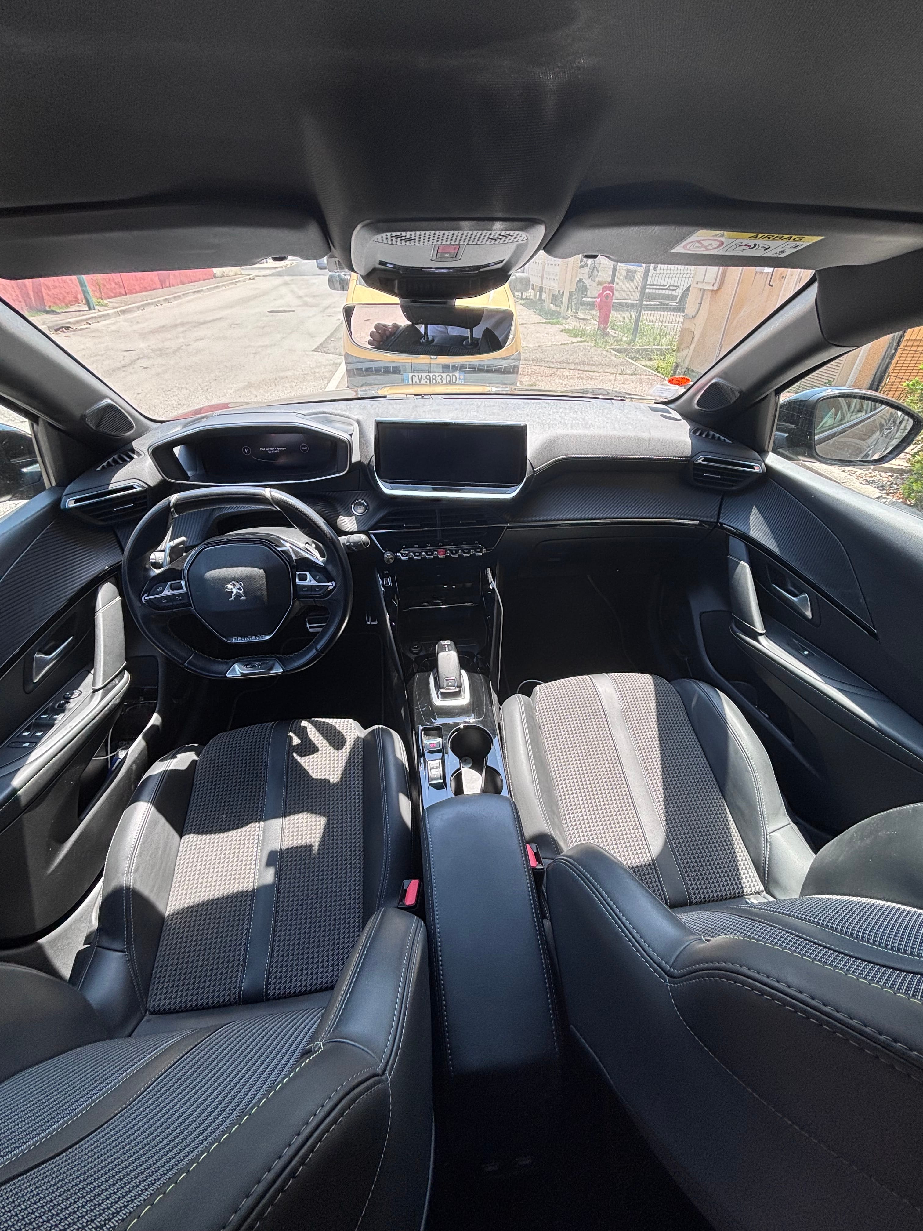 Peugeot 208 GT Line avec GPS