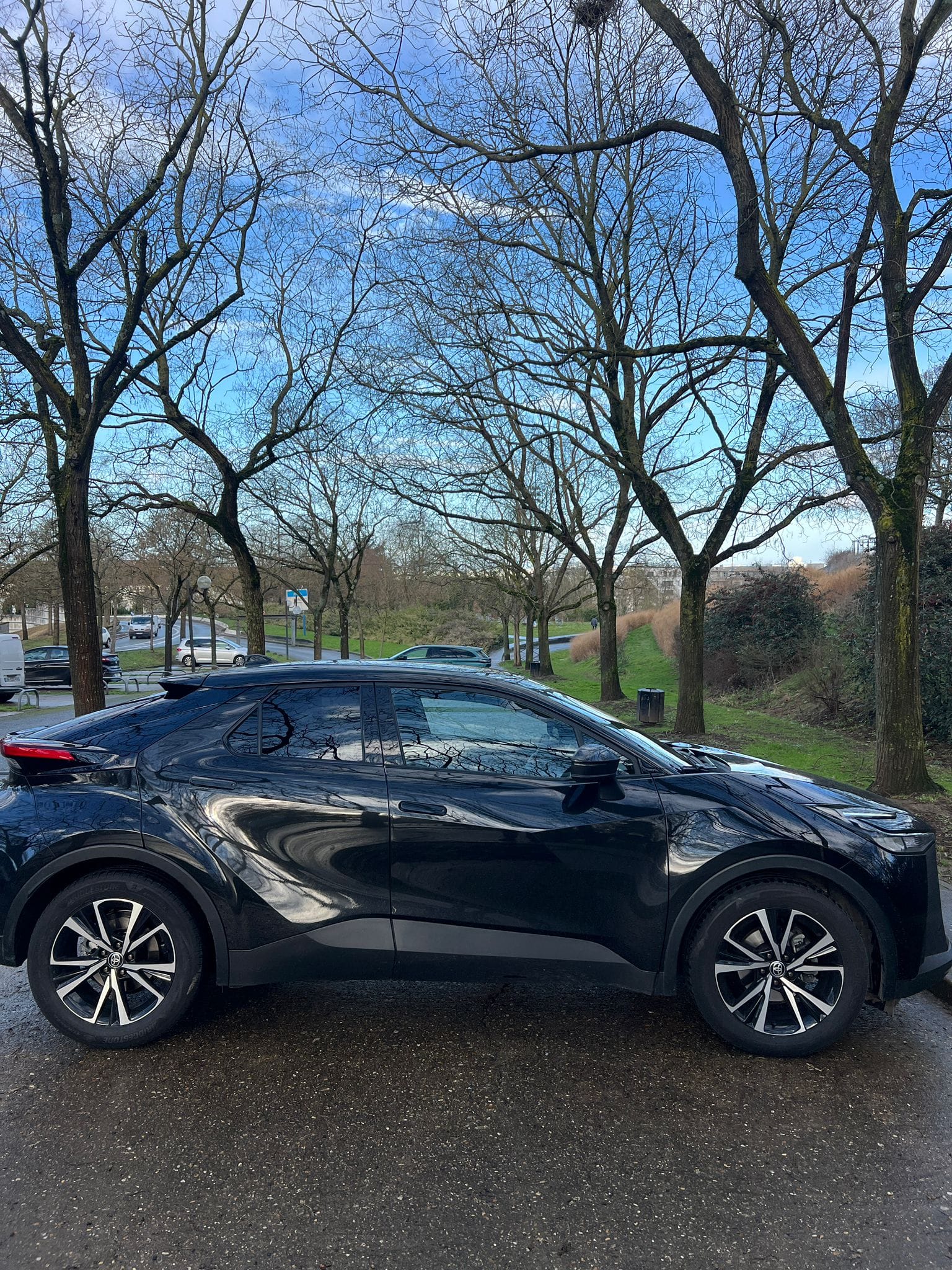 Toyota C-HR Hybrid with Air conditioning