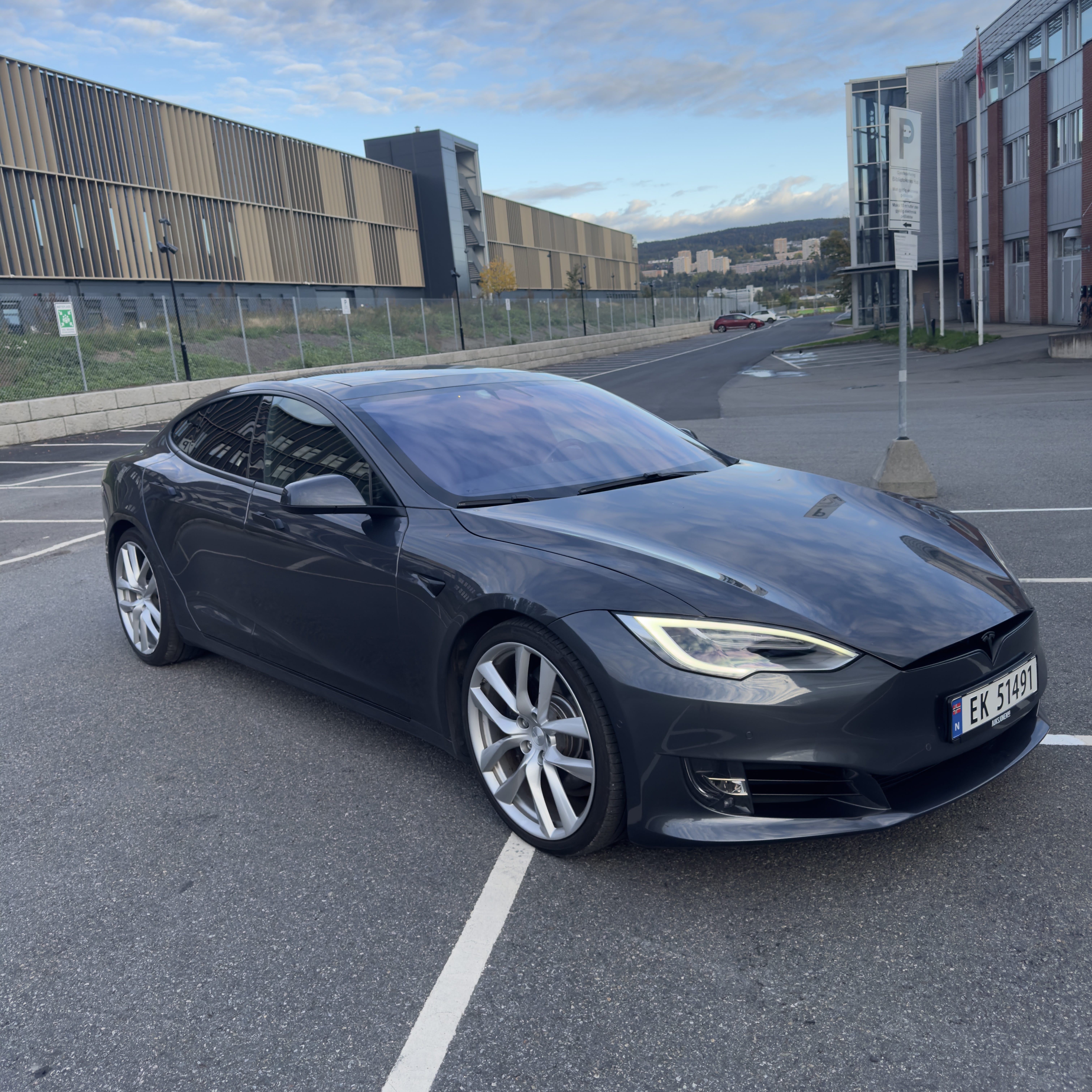 Tesla Model S 75D med Aircondition