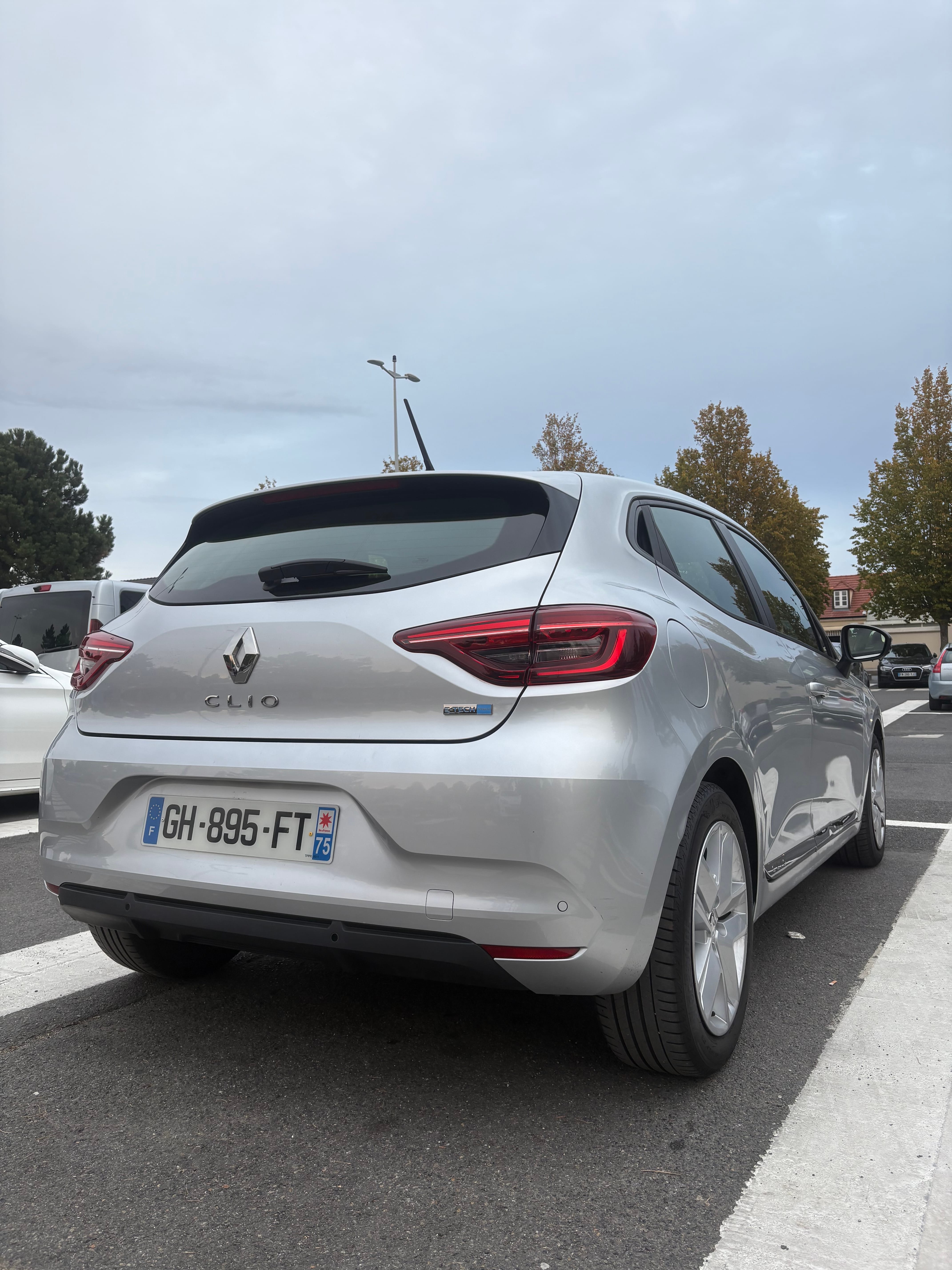 Renault Clio E-tech avec Port USB
