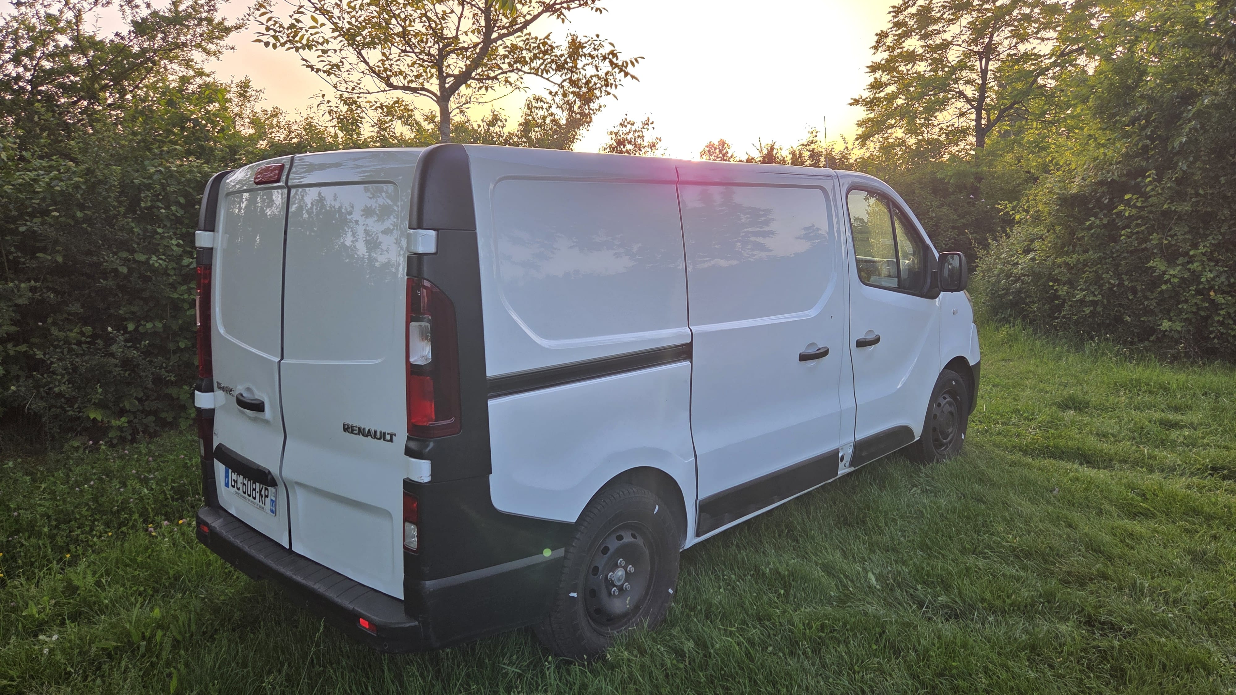 Renault Trafic L1H1 2.0 DCI Radar de Recul avec Audio Bluetooth
