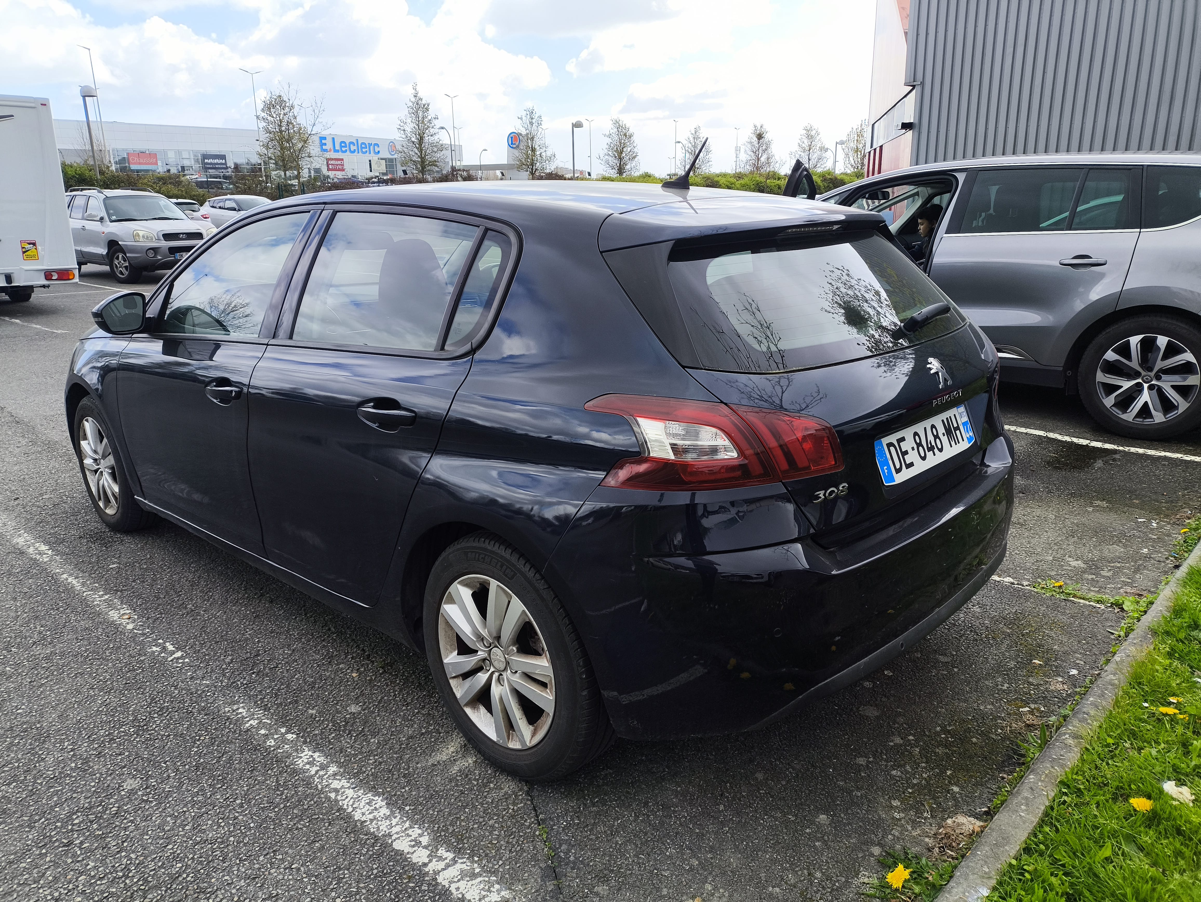 Peugeot 308 with Air conditioning