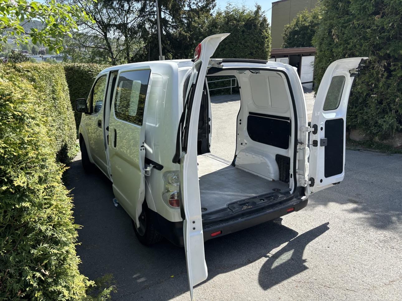 Nissan e-NV200 Varebil with GPS