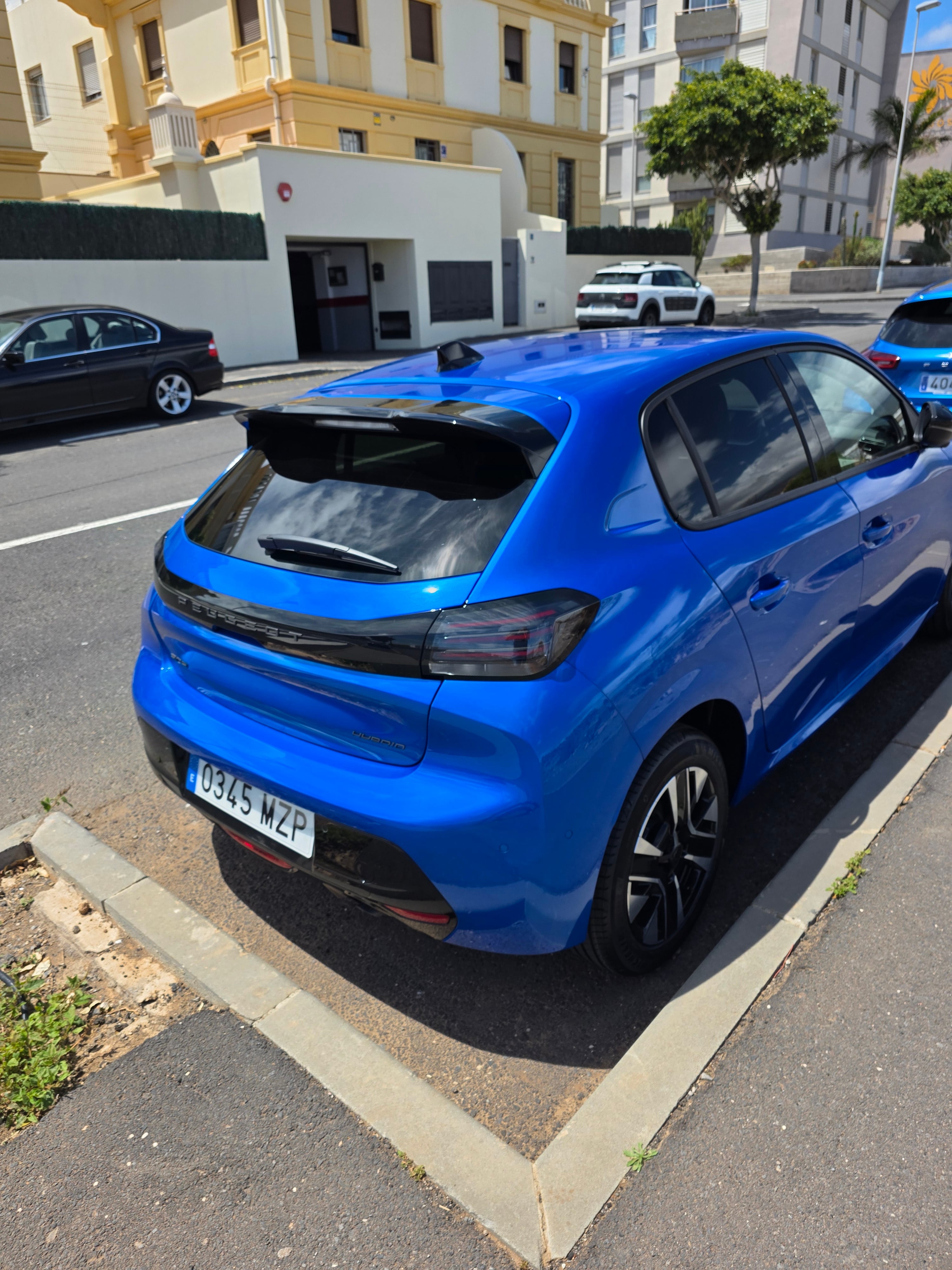 Peugeot 208 con Silla infantil