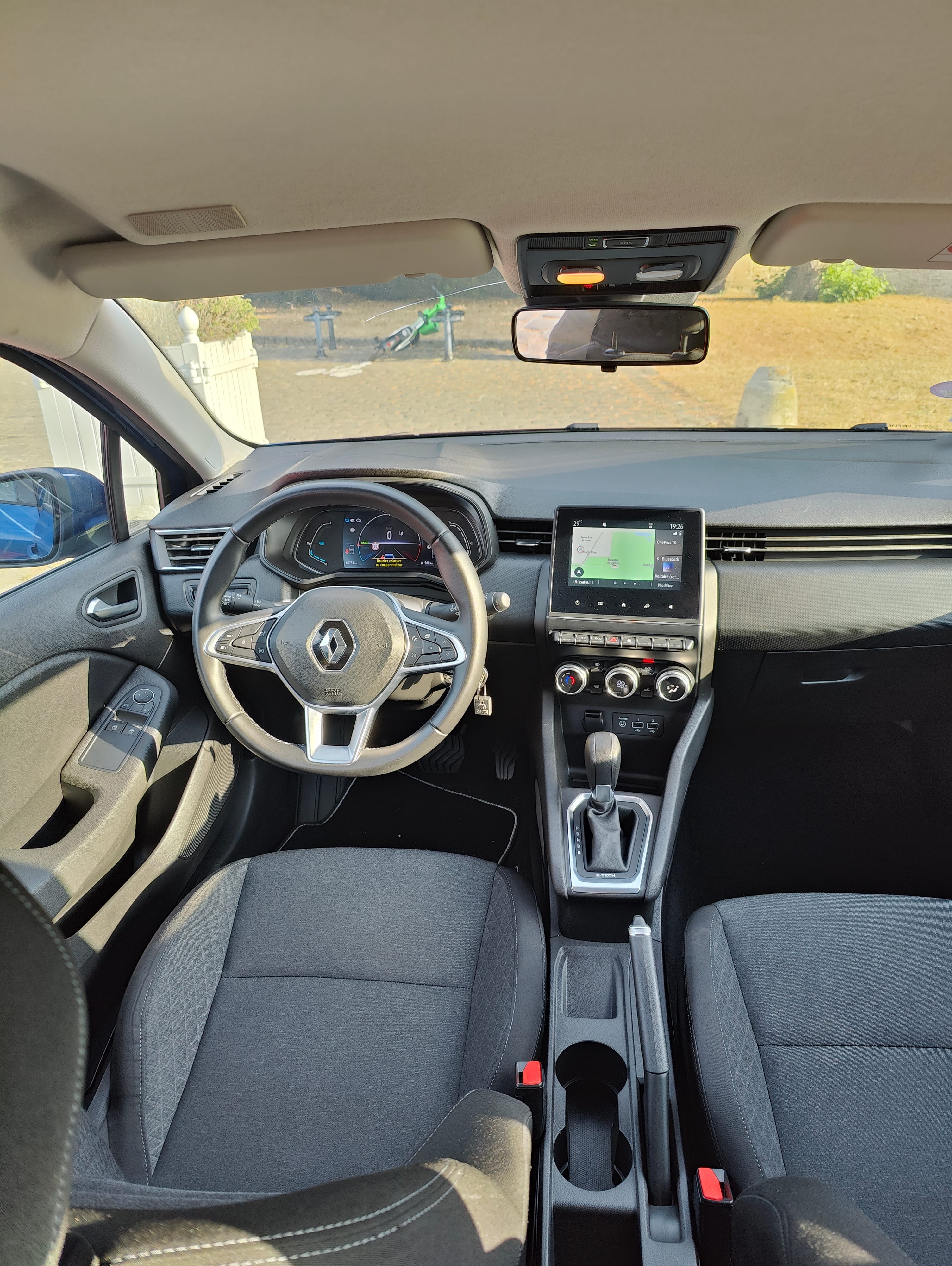 Renault Clio E-tech with Cruise control