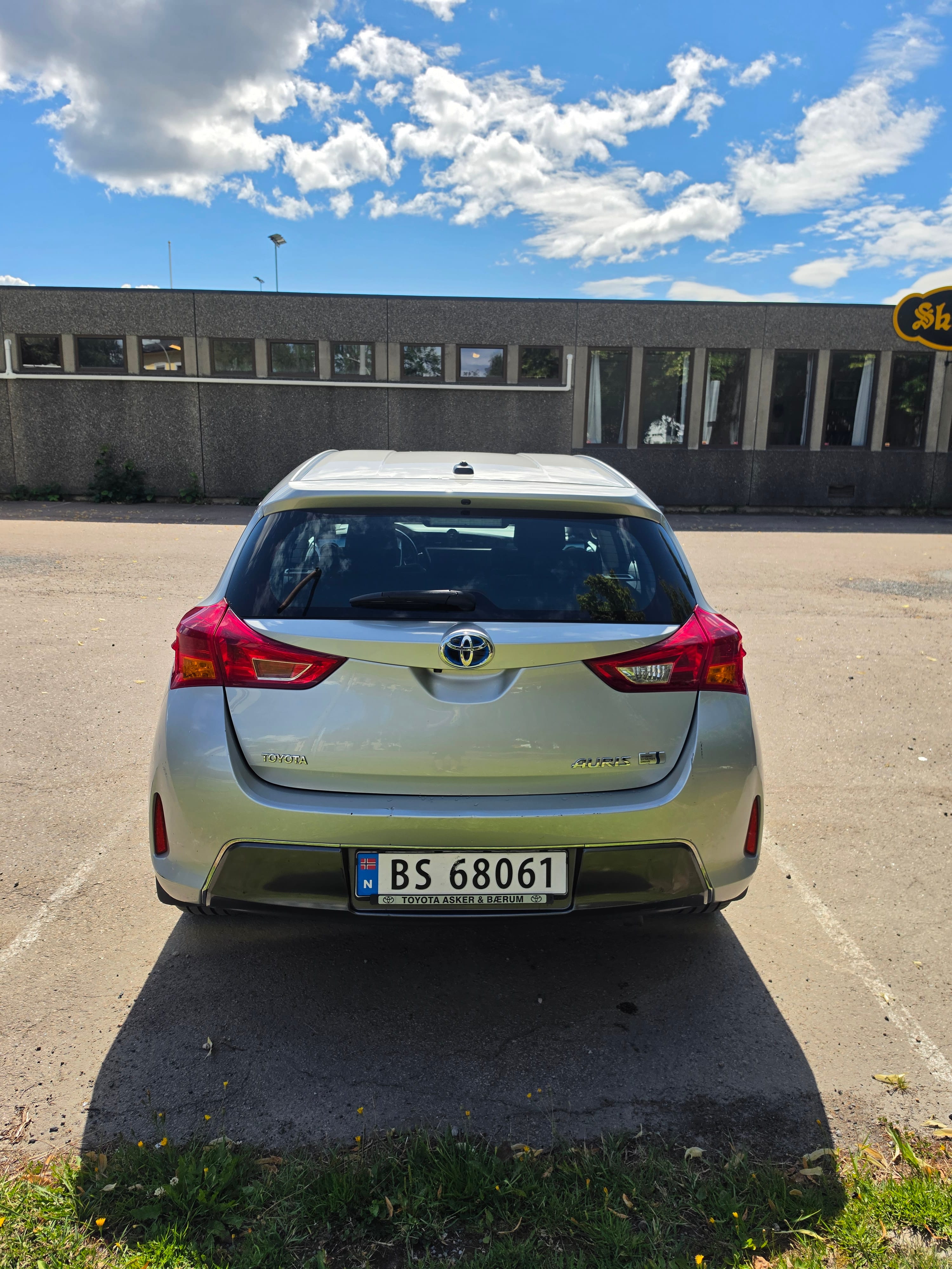 Toyota Auris Hybrid with Backup camera