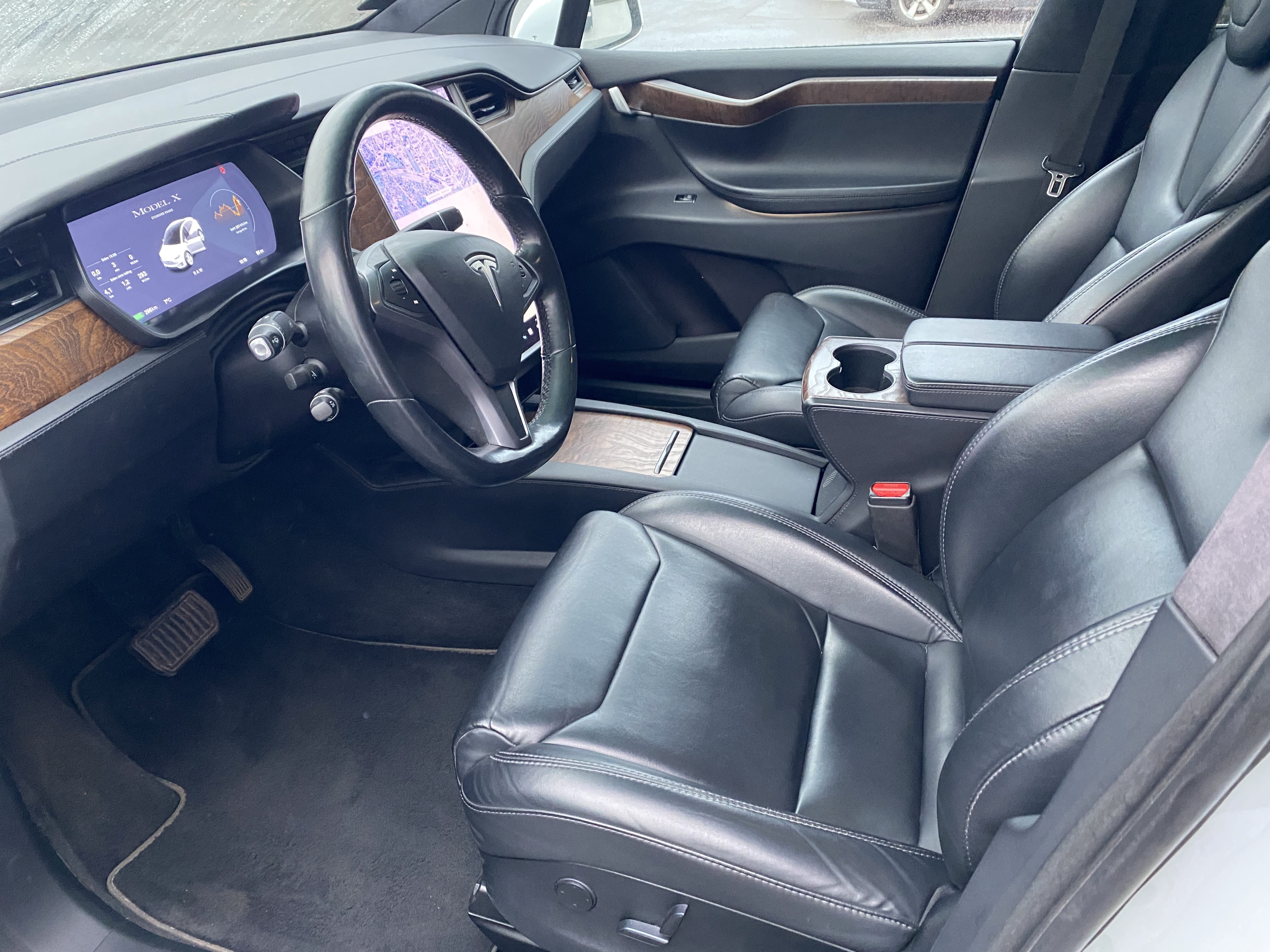 Tesla Model X med Cruisekontroll