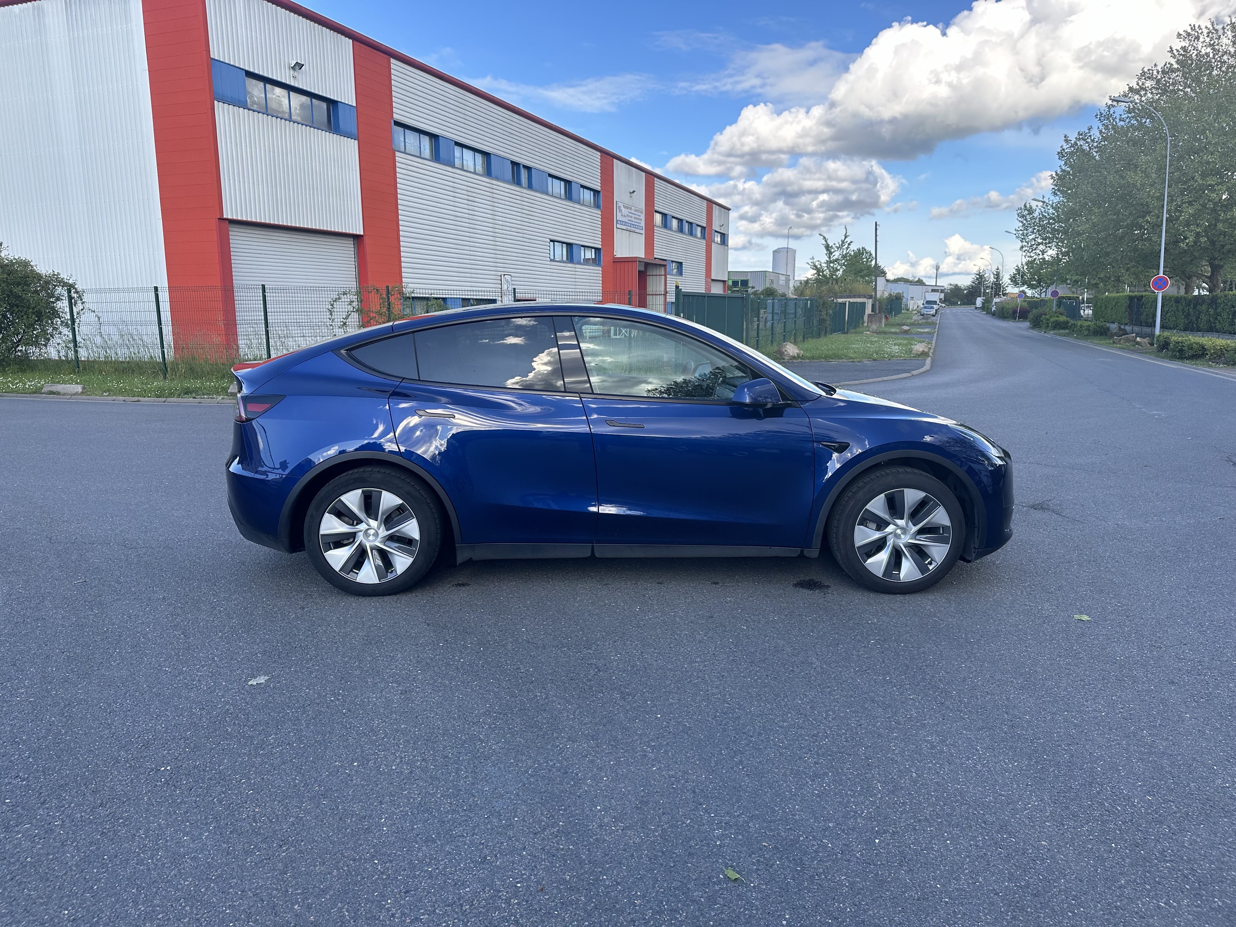 Tesla Model Y Standard Range avec Régulateur de vitesse