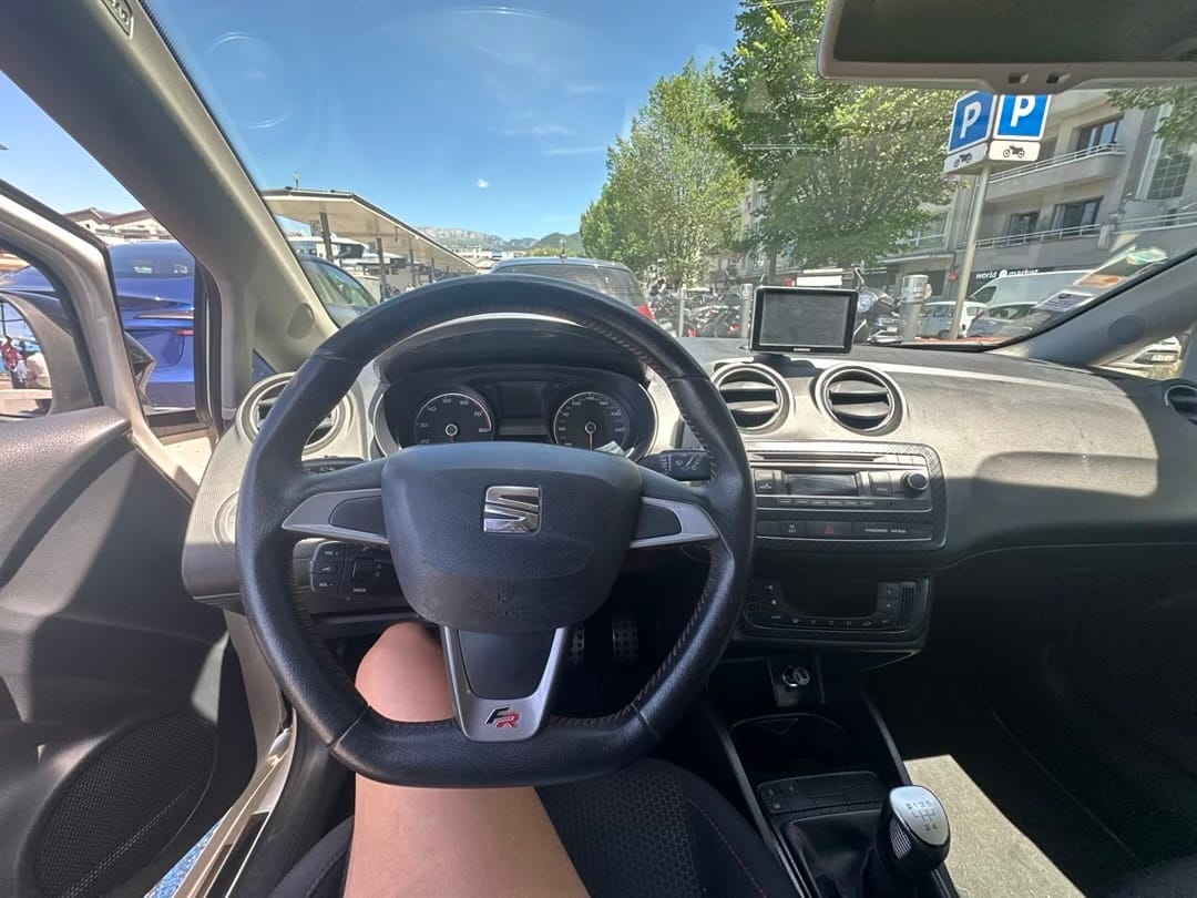 Seat Ibiza SC avec GPS