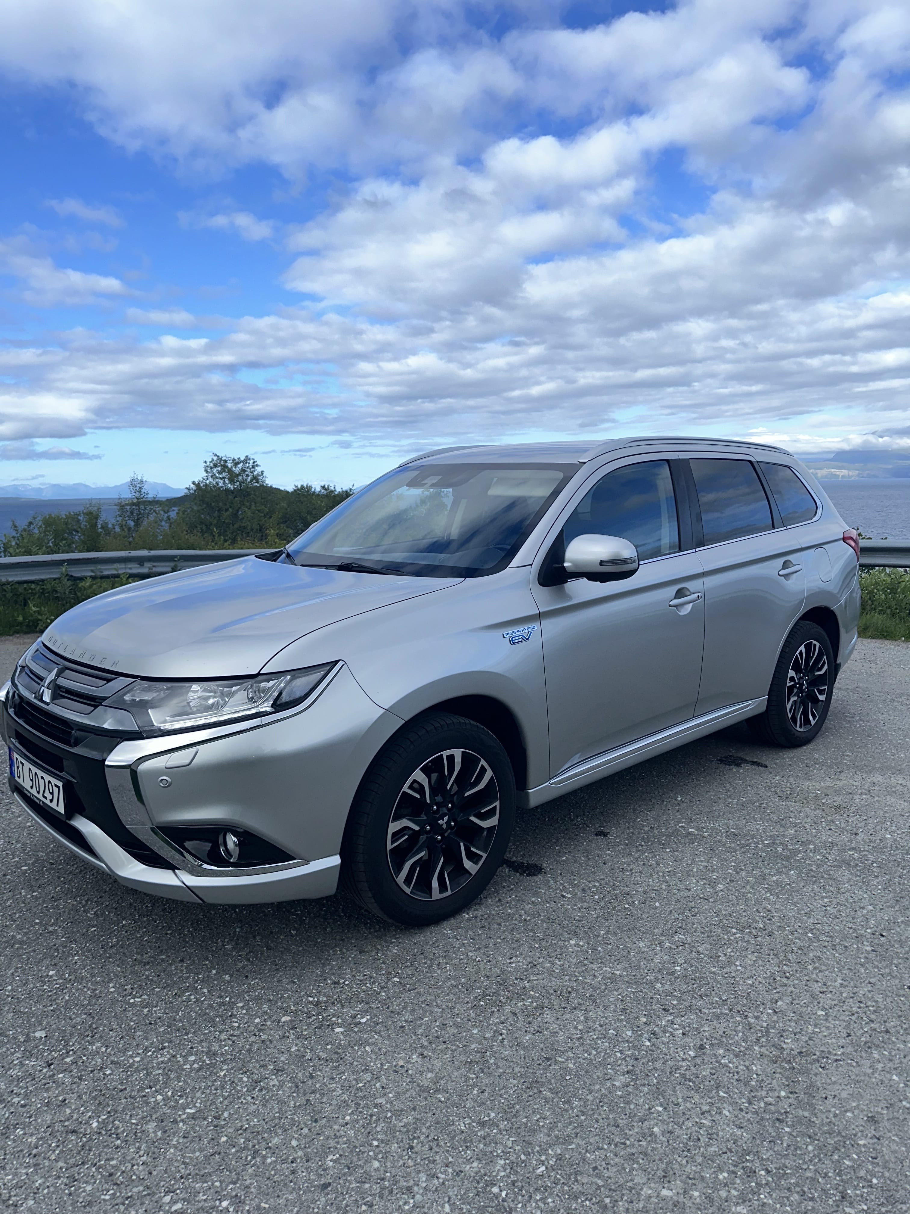 Mitsubishi Outlander PHEV SEL med Aircondition
