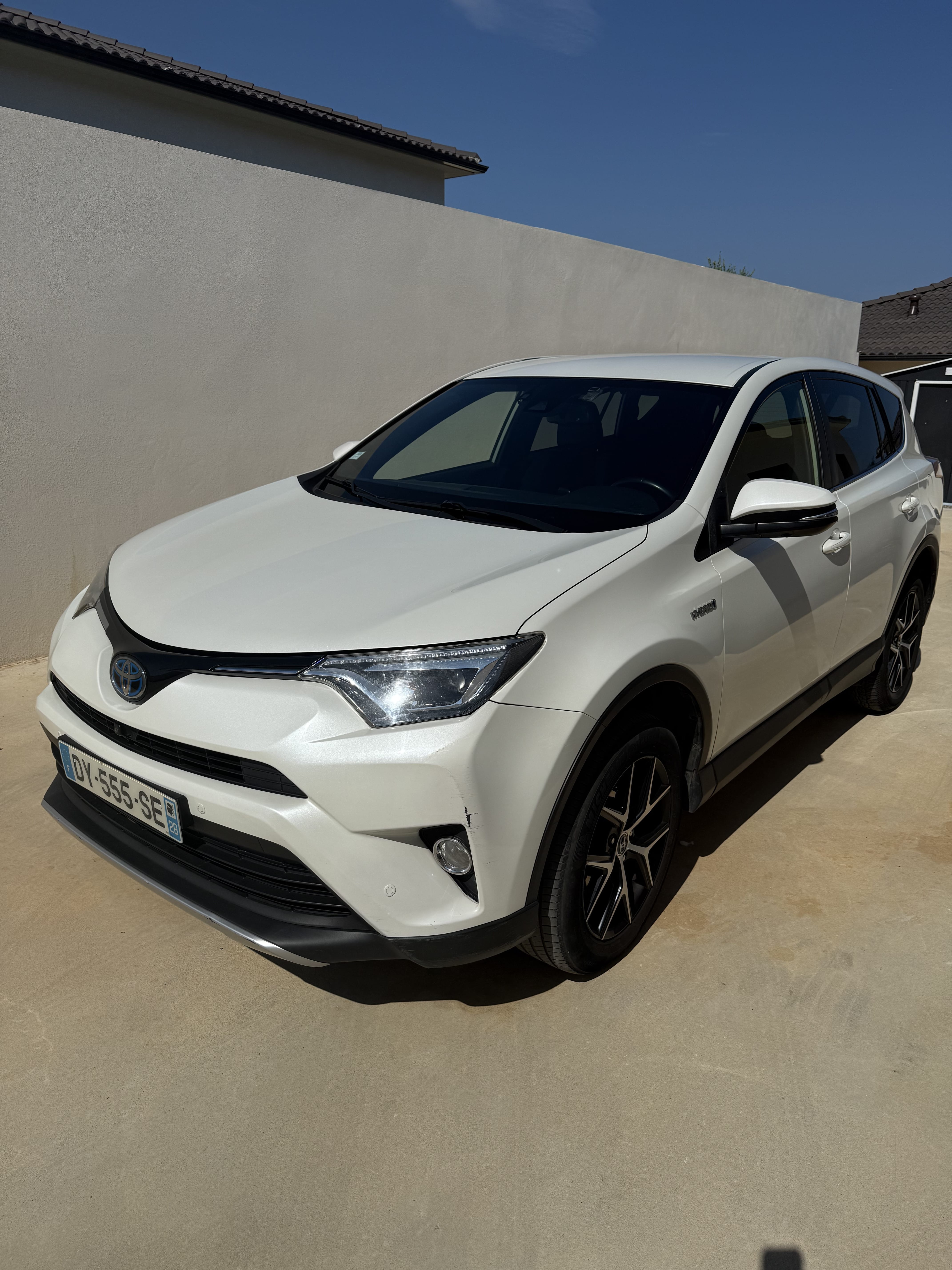 Toyota RAV 4 Hybride, 2016, Essence 95 / Électrique (hybride), automatique