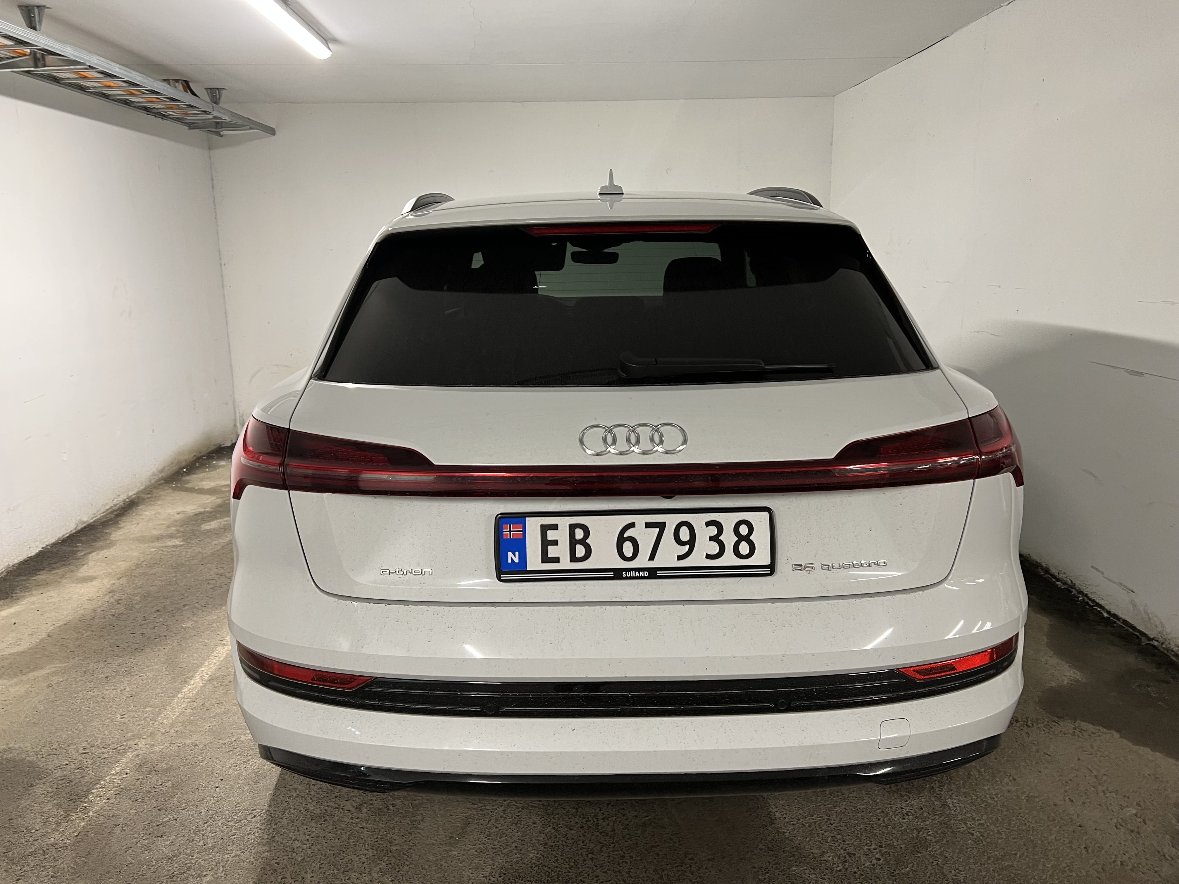 Audi e-tron with GPS
