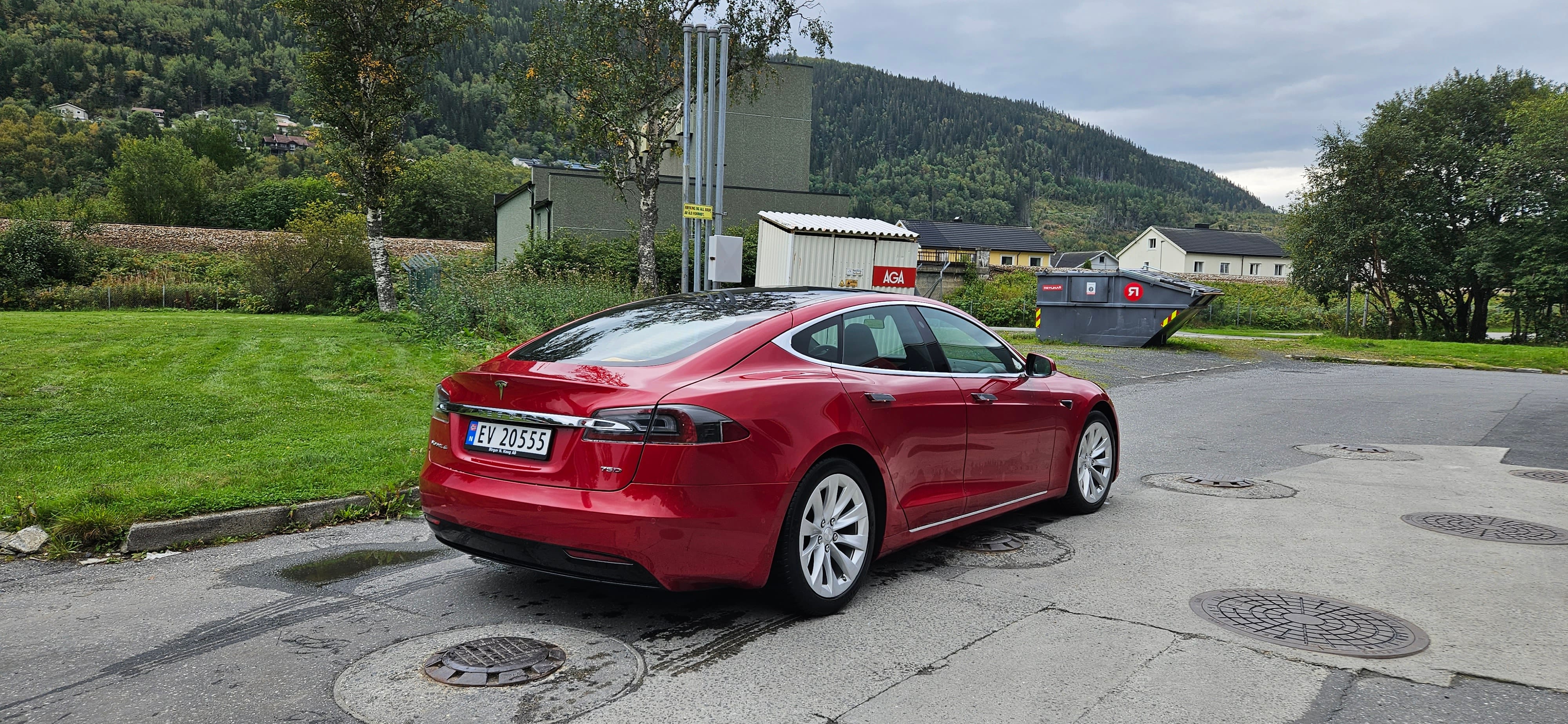Tesla Model S 75 med Ryggekamera