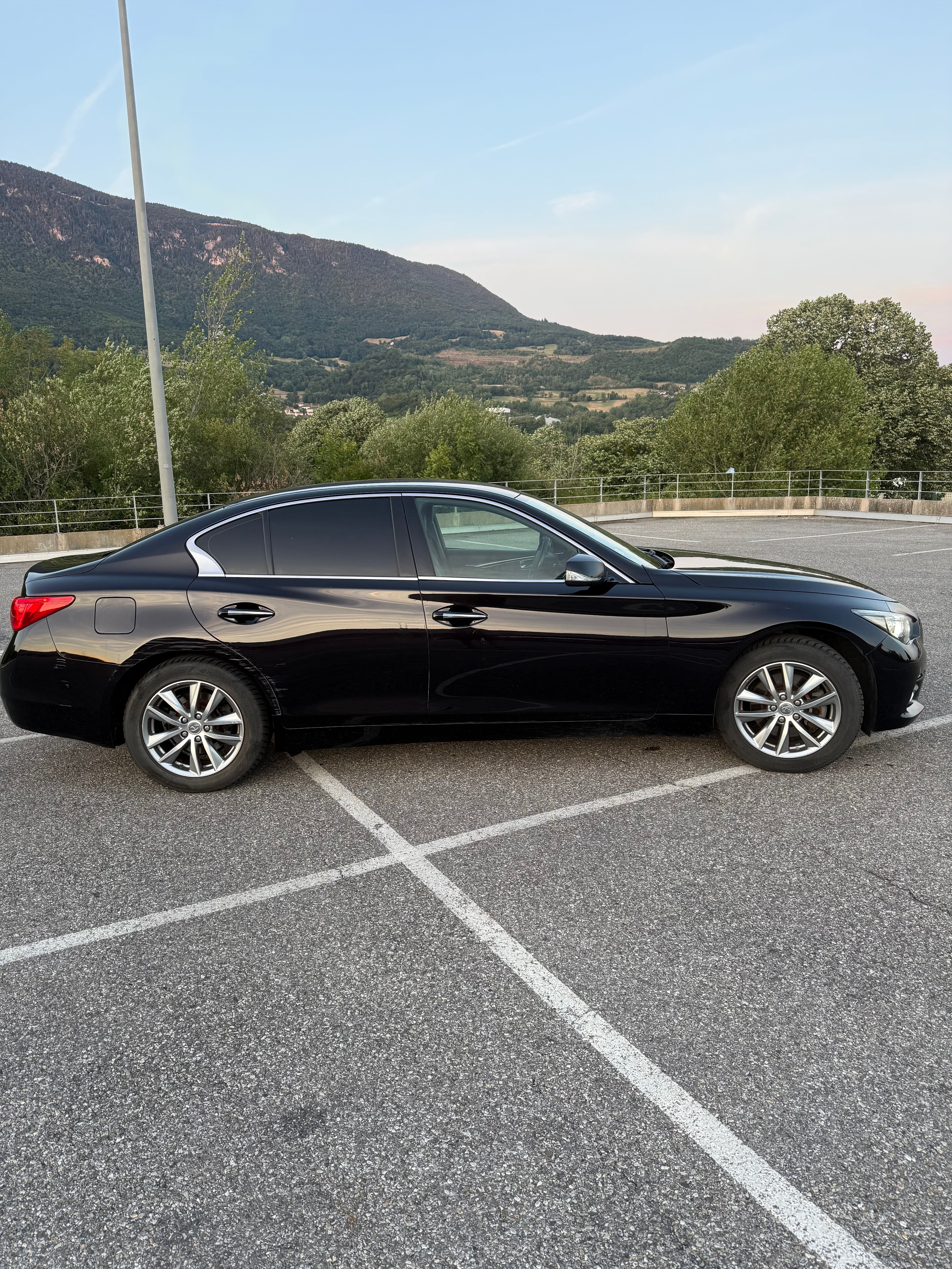 Infiniti Q50 Premium 2.2D avec Climatisation