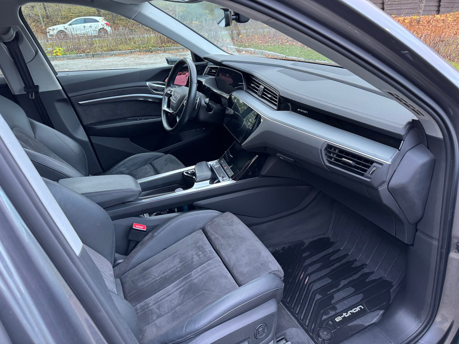 Audi e-tron Quattro Premium with Bluetooth audio