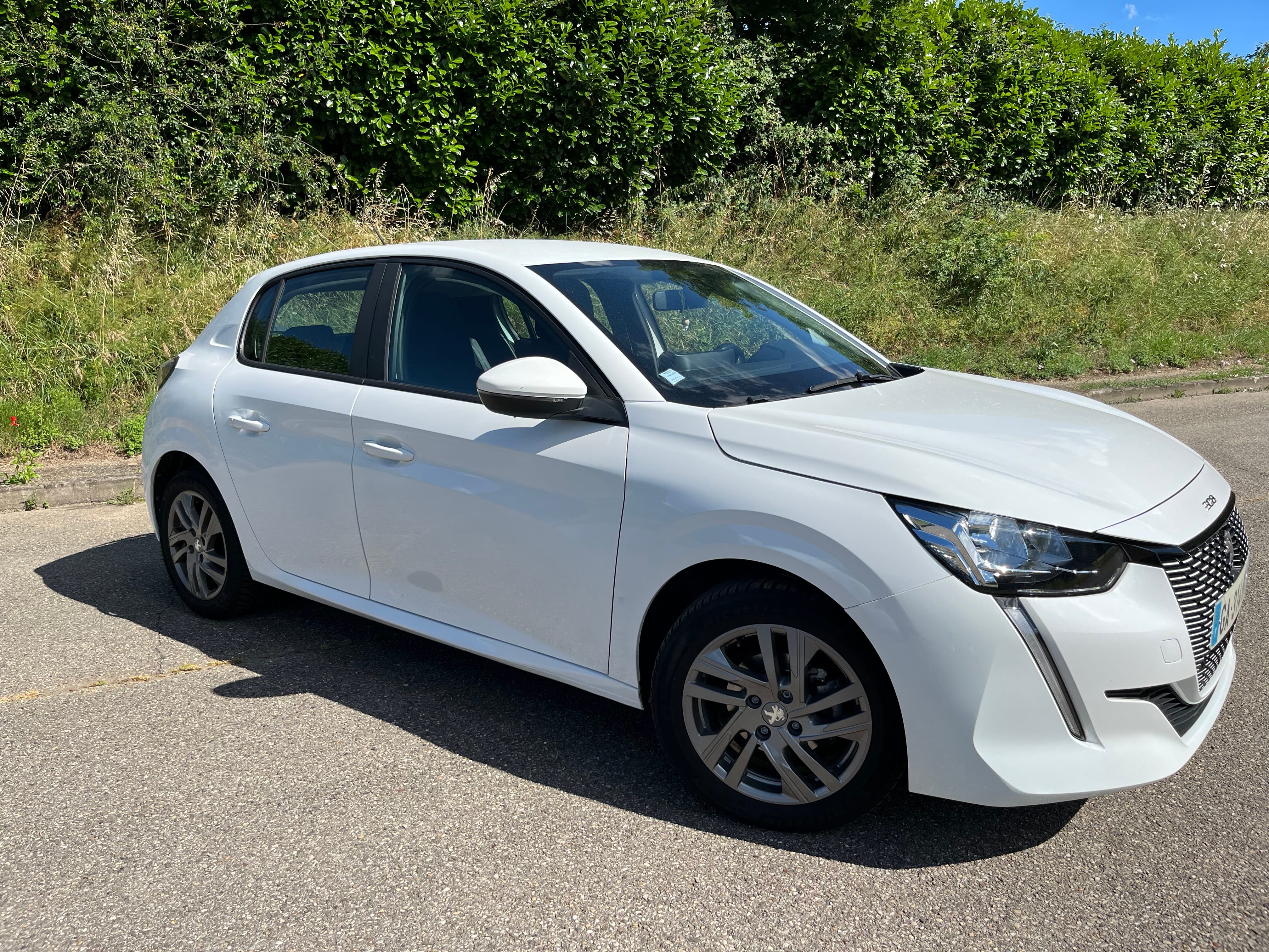 Peugeot 208 avec Autoradio