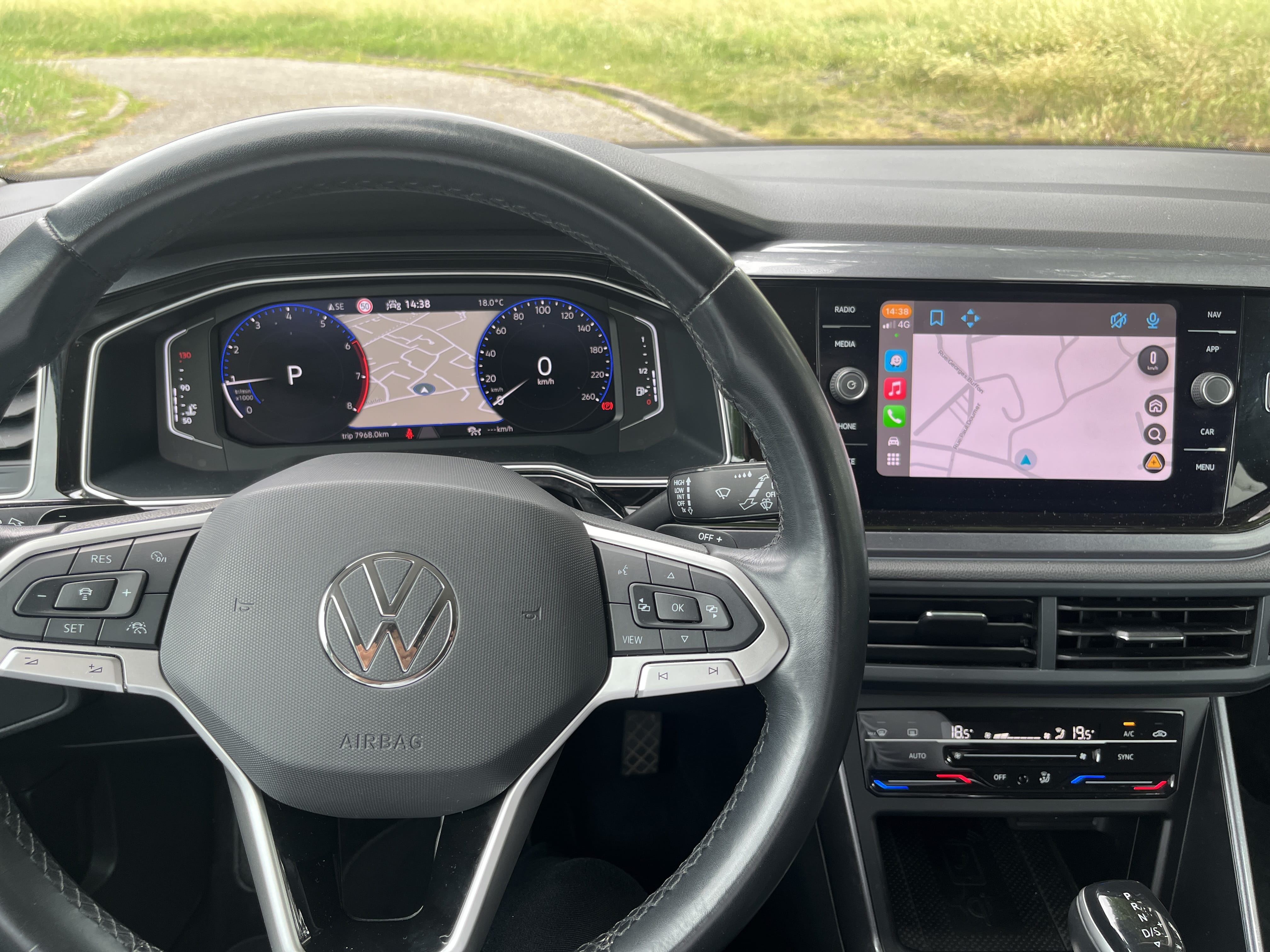 Volkswagen Taigo SUV boîte auto avec GPS