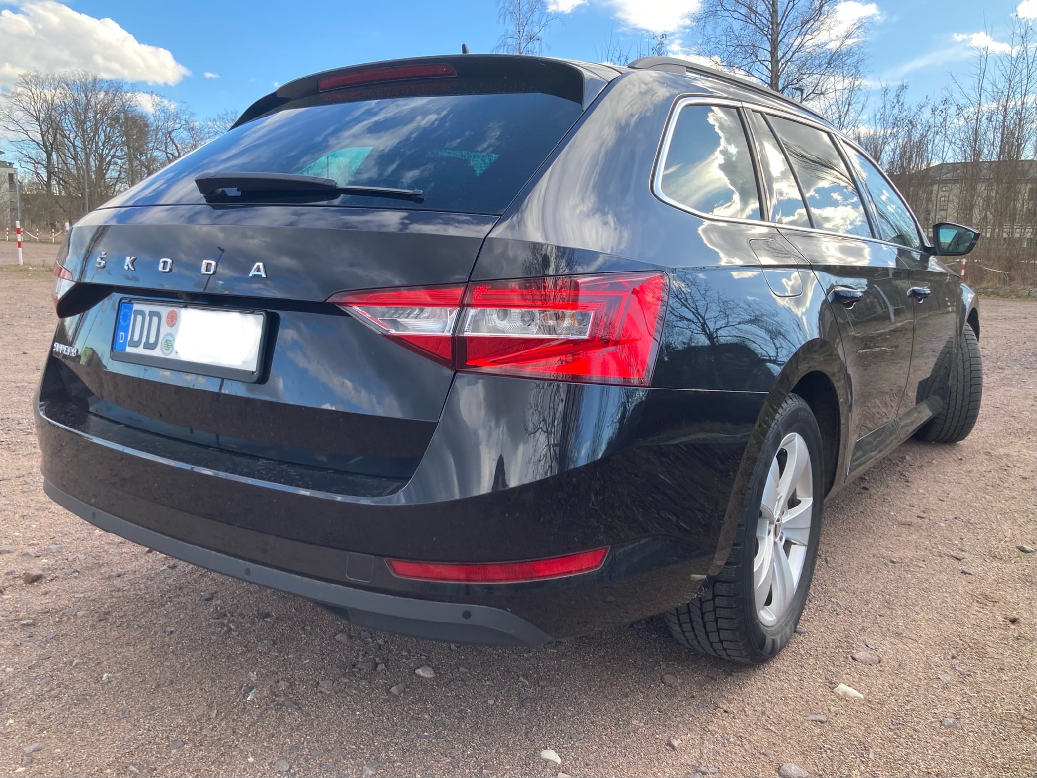 Skoda Superb 1.5TSI Kombi mit Navigationsgerät