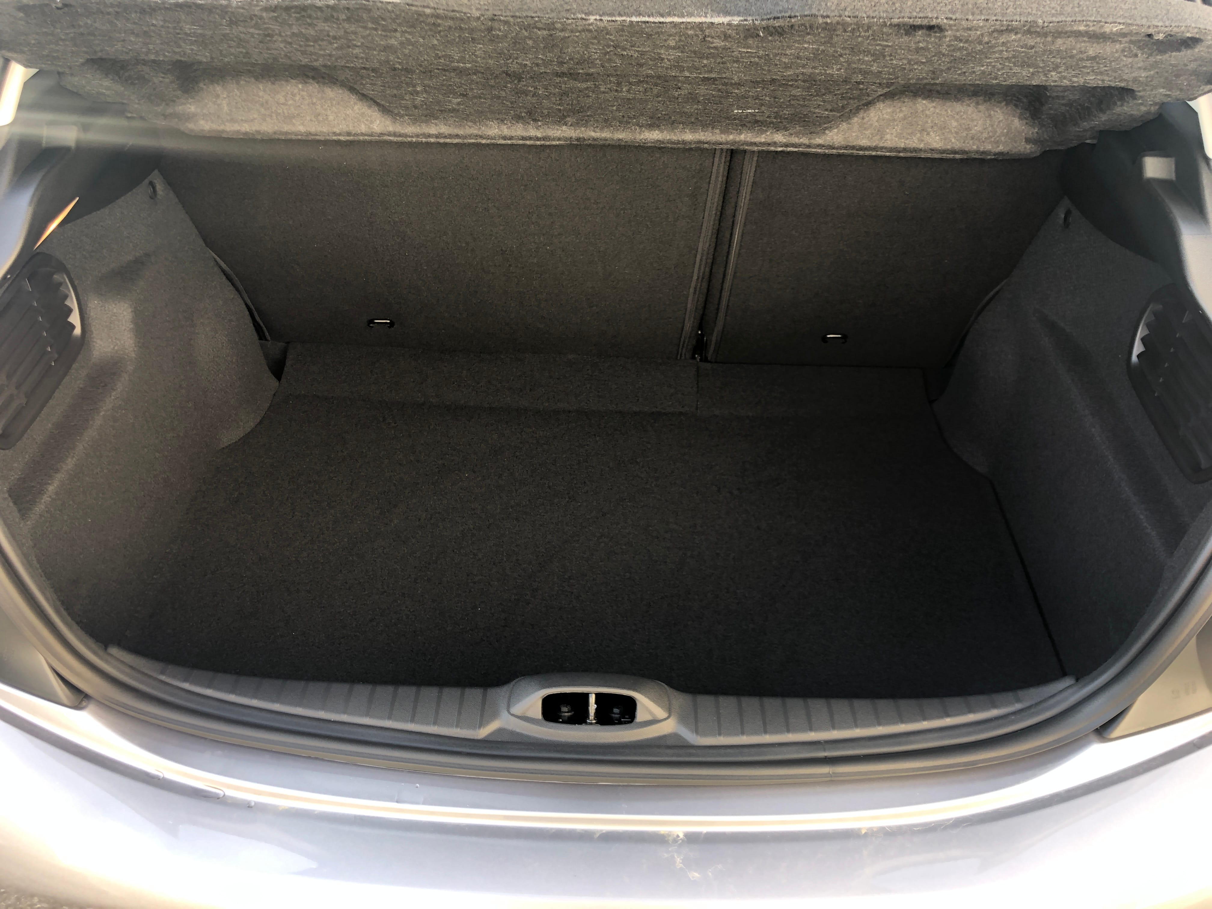 Peugeot 208 Ess 82cv FM102QE avec Autoradio