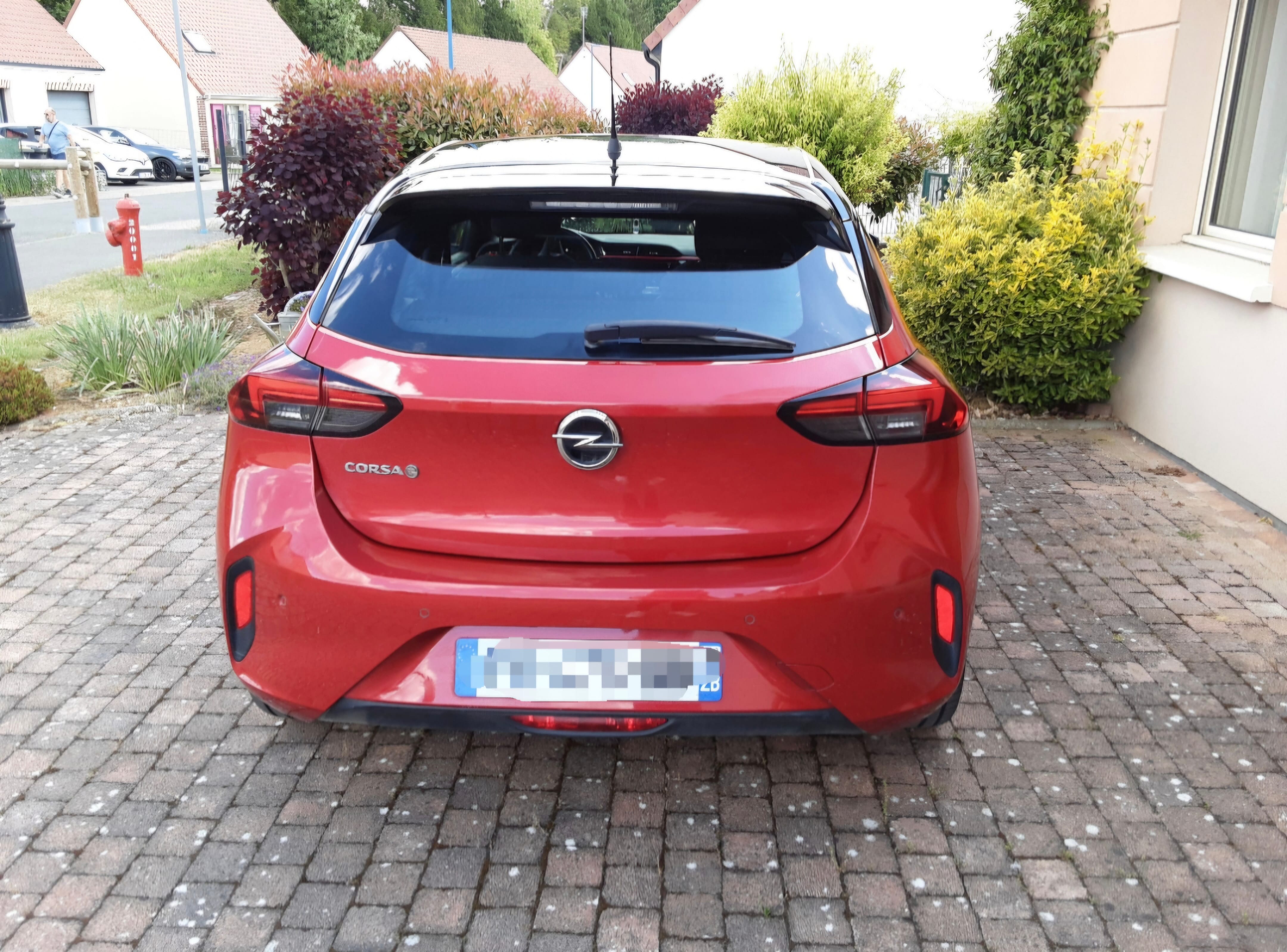 Opel Corsa-E avec GPS