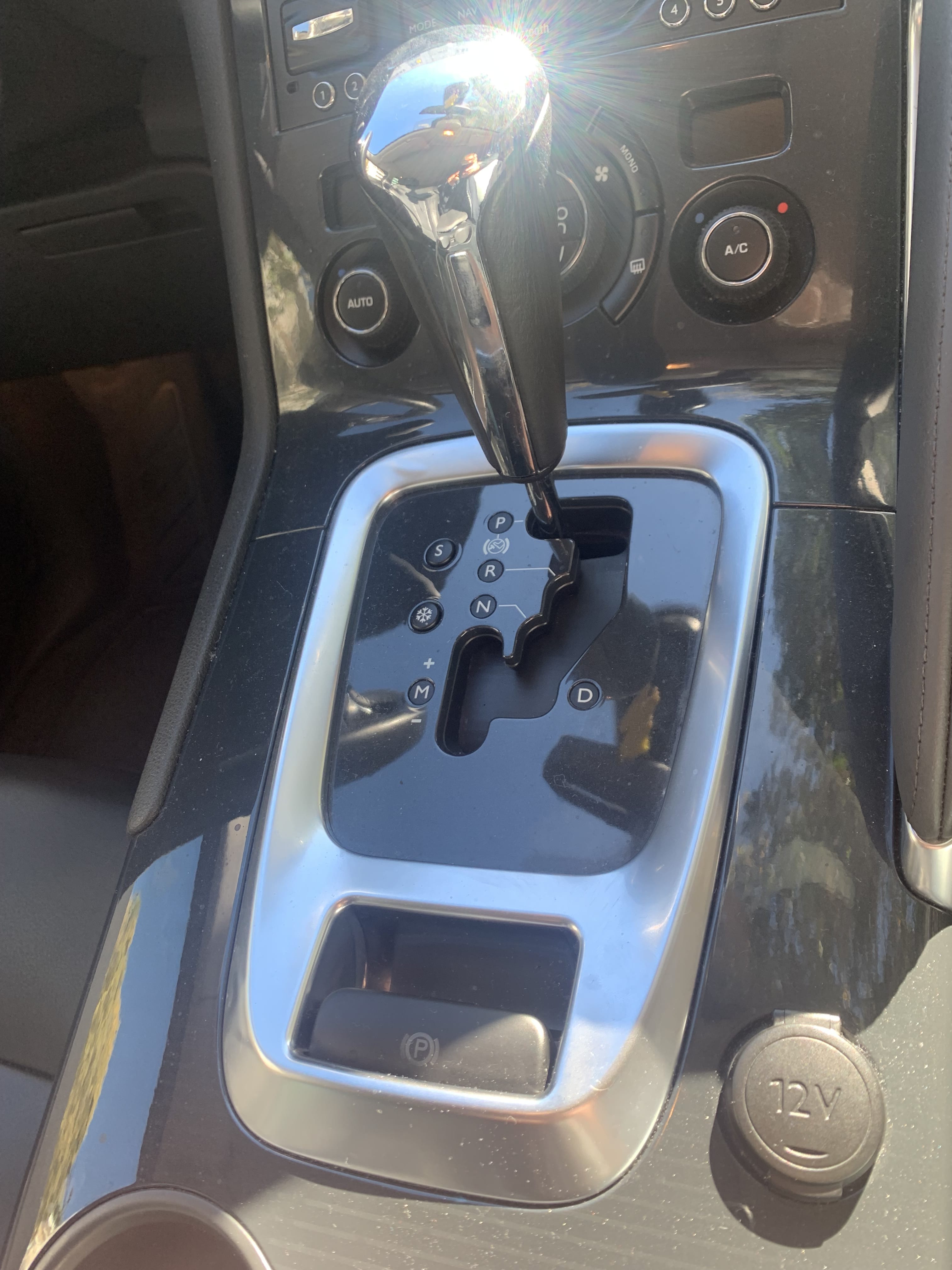 Peugeot 3008 avec Entrée audio / iPod