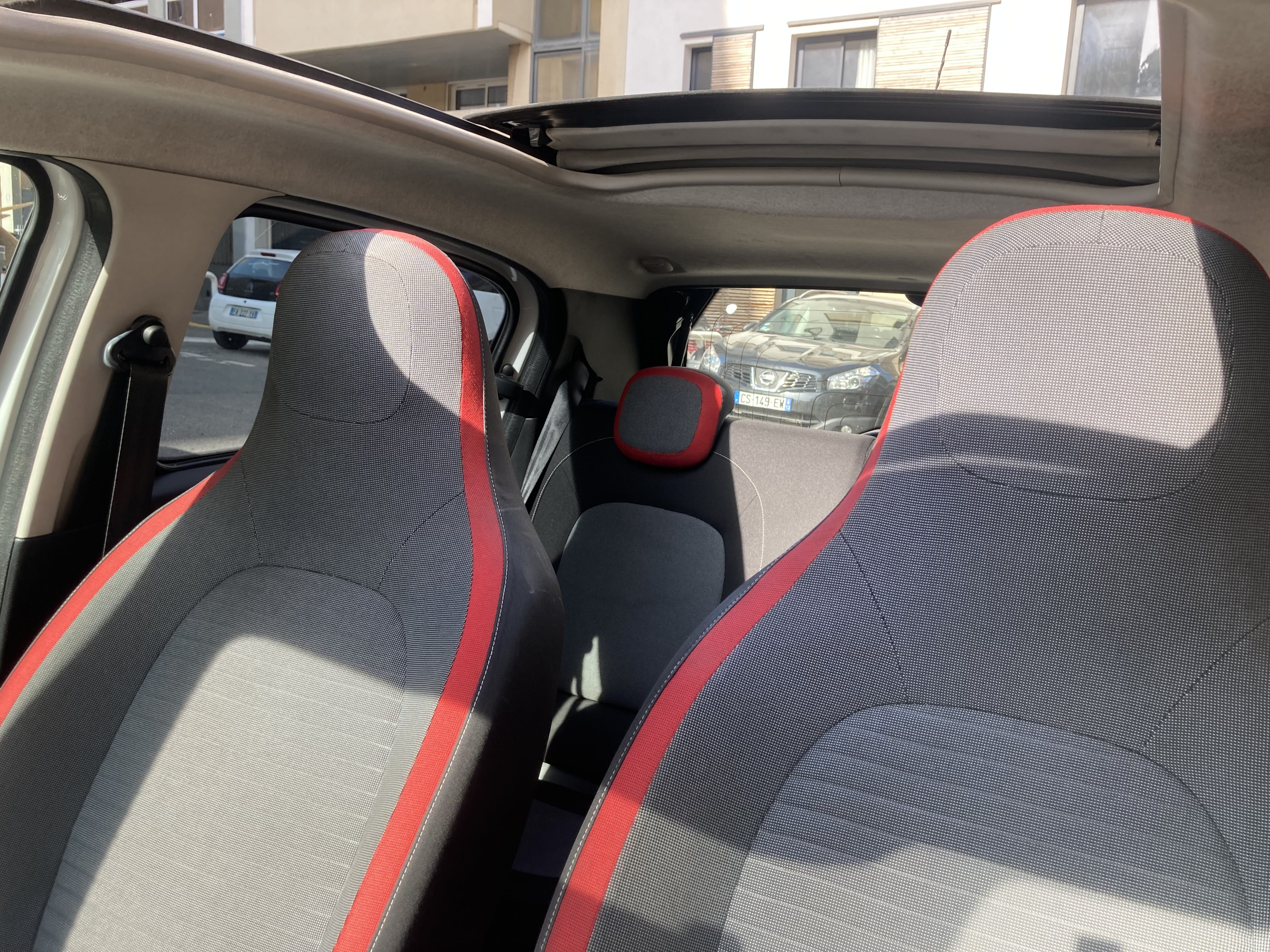 Renault Twingo III : cabriolet, stat. gratuit, métro Perier met Cruise control