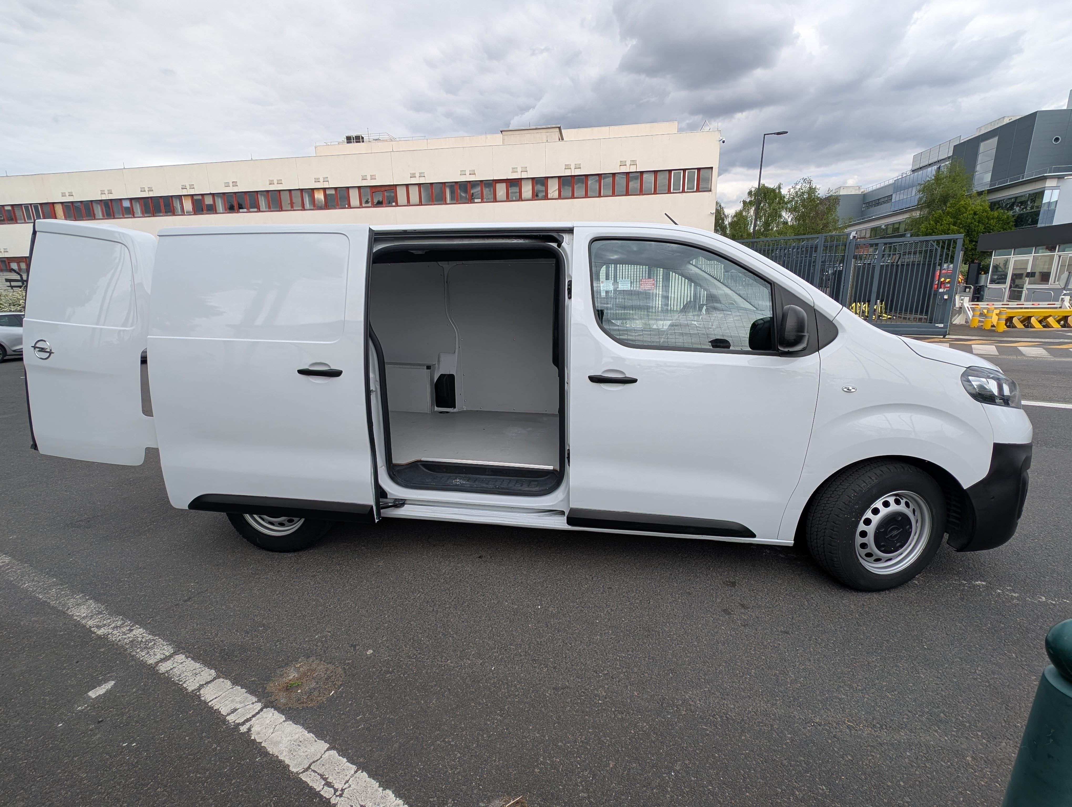 Opel Vivaro avec Apple CarPlay