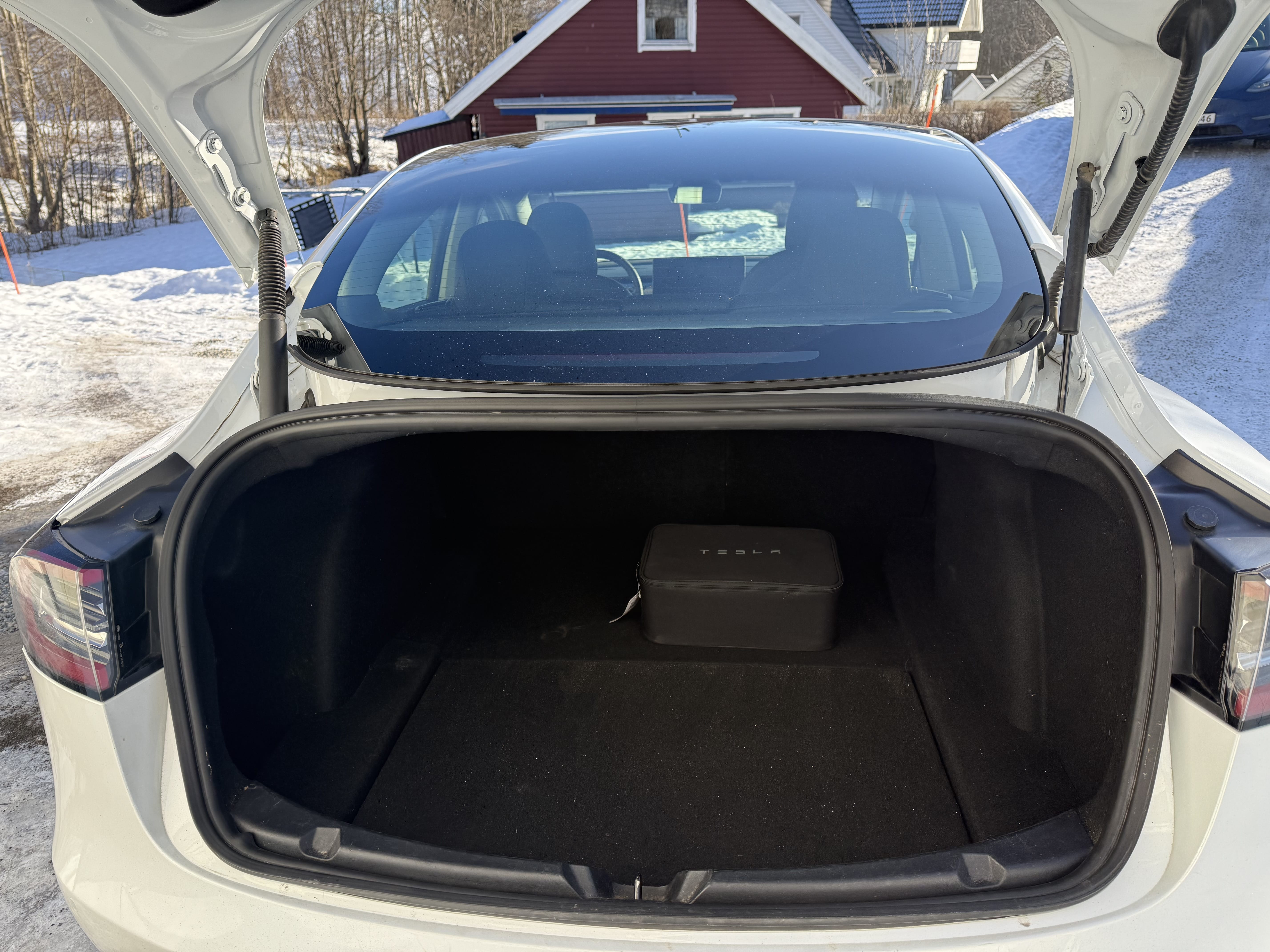 Tesla Model 3 Standard Range Plus 448km range med GPS