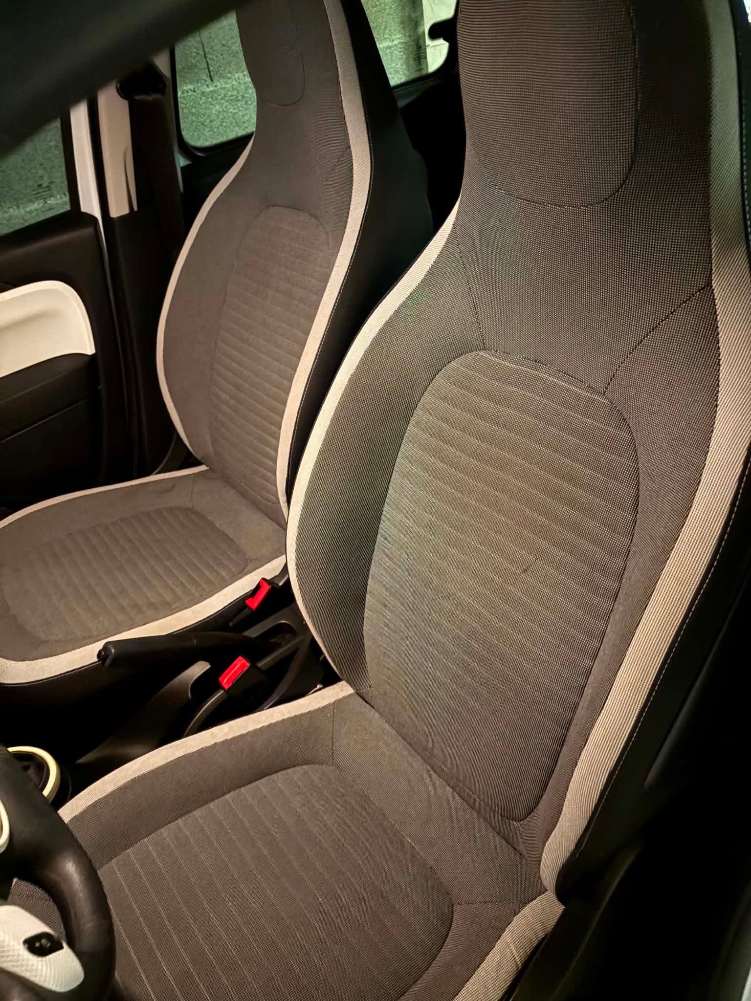 Renault Twingo III avec Siège bébé