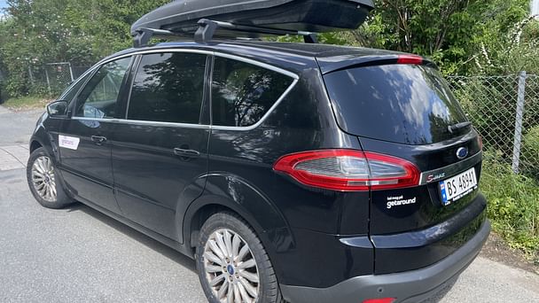 Ford S-Max med Skistativ