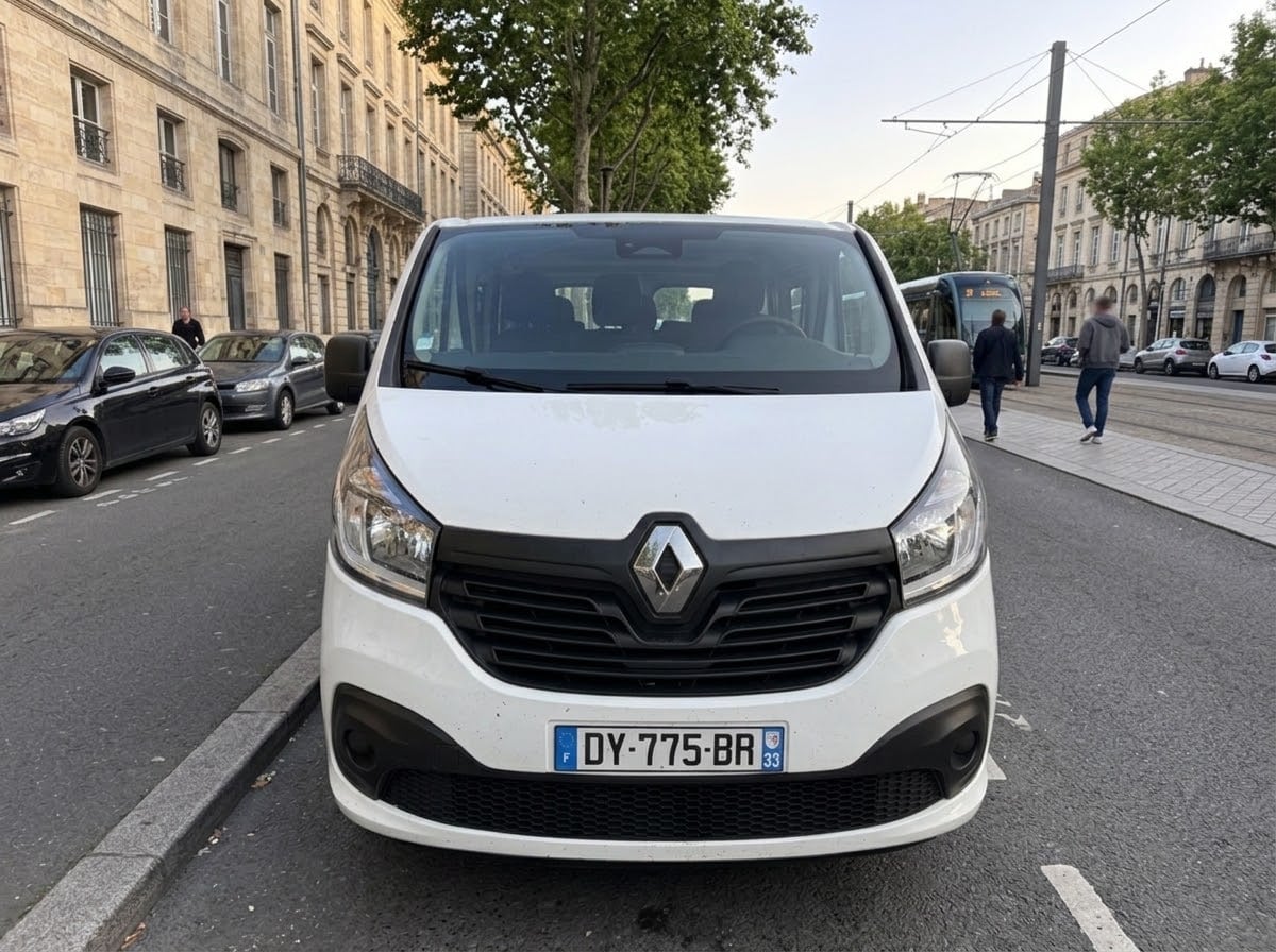 Renault Trafic Passenger  Louez le Renault Trafic 9 places – Espace, Confort et Économie - Tous Vos Déplacements