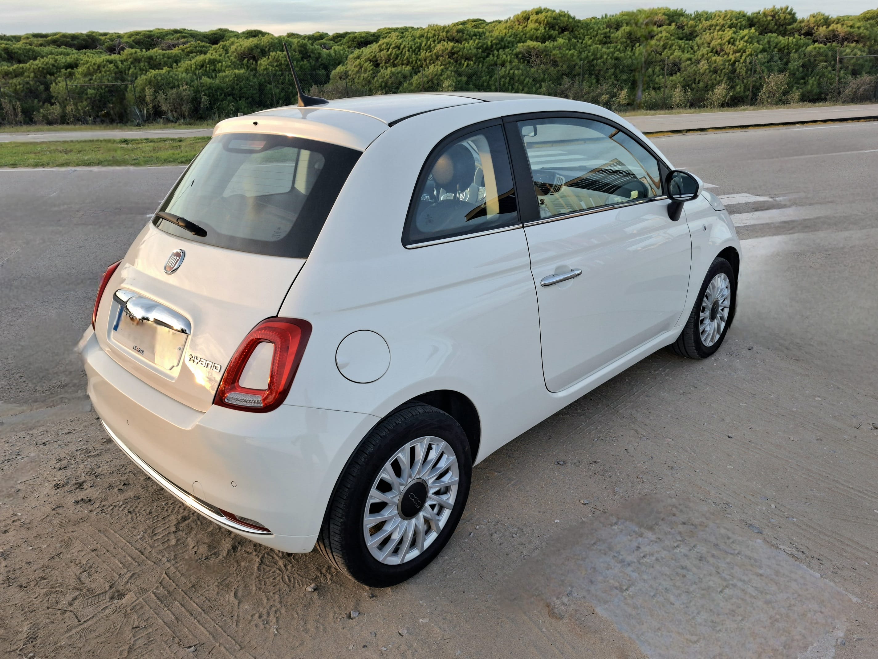 Fiat 500 Híbrido 1.0 51KW (70 CV) Dolcevita  3 puertas - 7933MVB mit Navigationsgerät