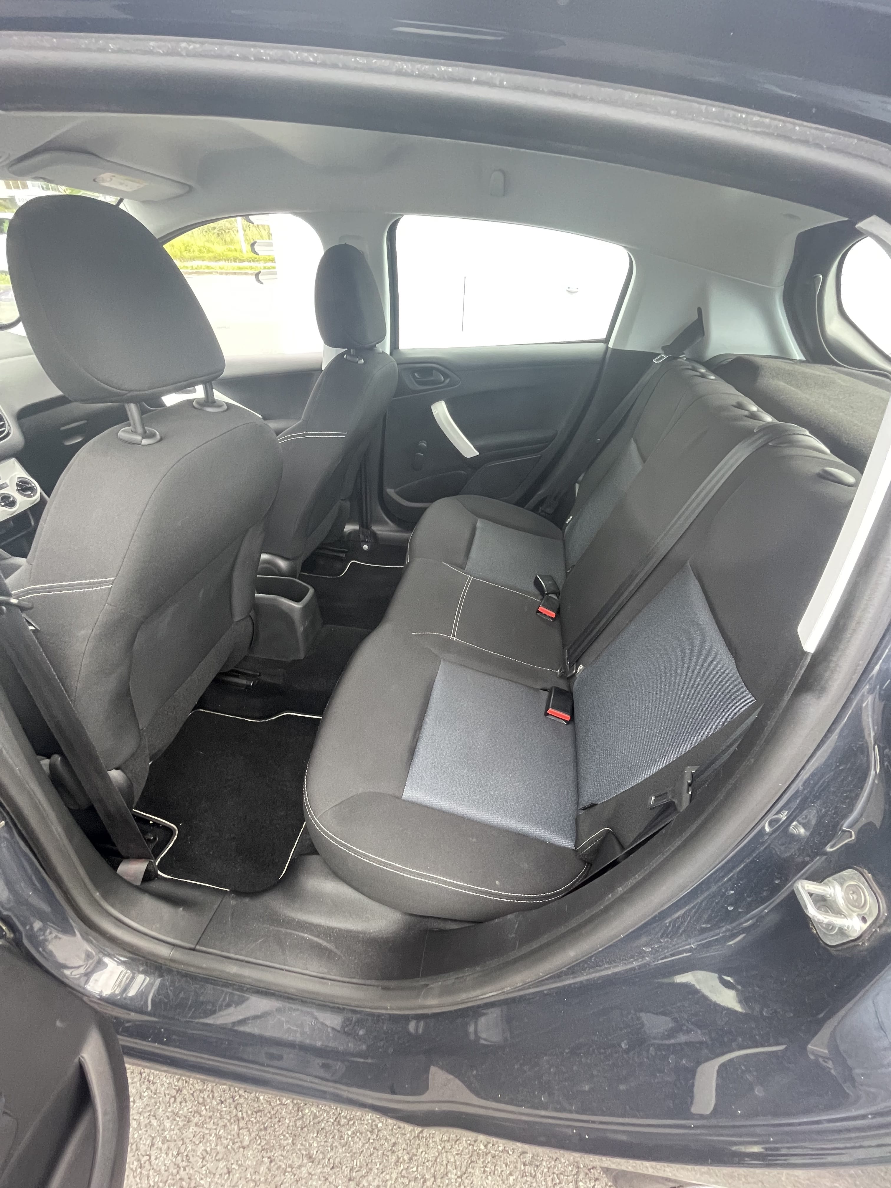 Peugeot 208 avec Entrée audio / iPod