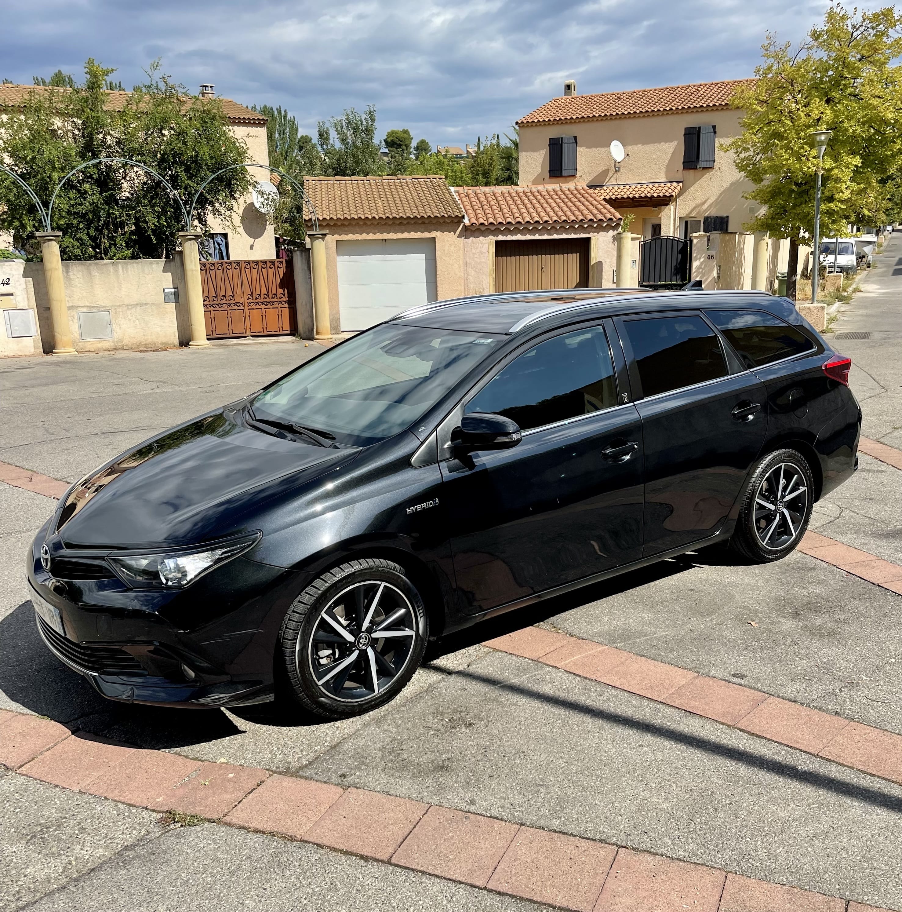Toyota Auris Break Full option avec re programmation éthanol e85 ( plein de carburant 25€ ) .