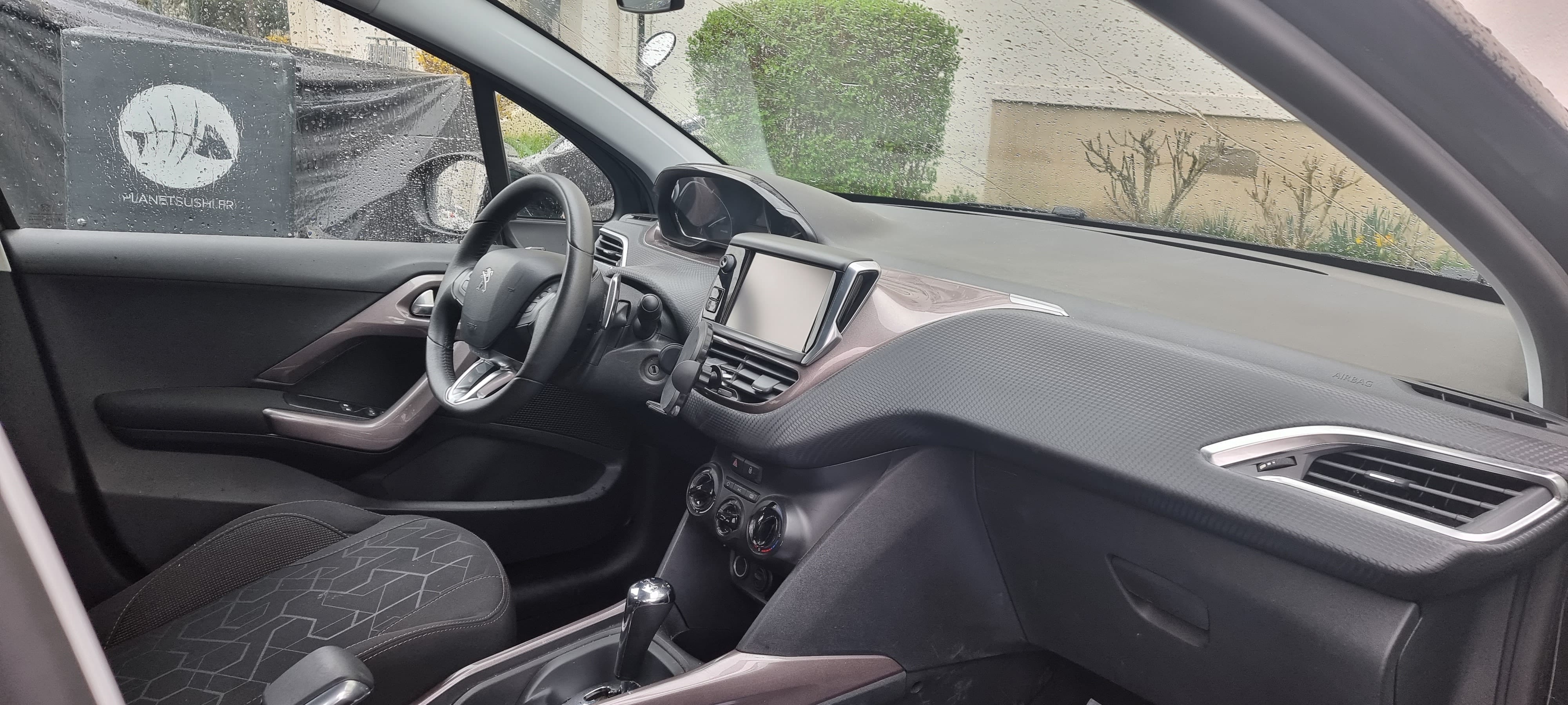 Peugeot 2008 1.6 HDI (Économique) avec Entrée audio / iPod