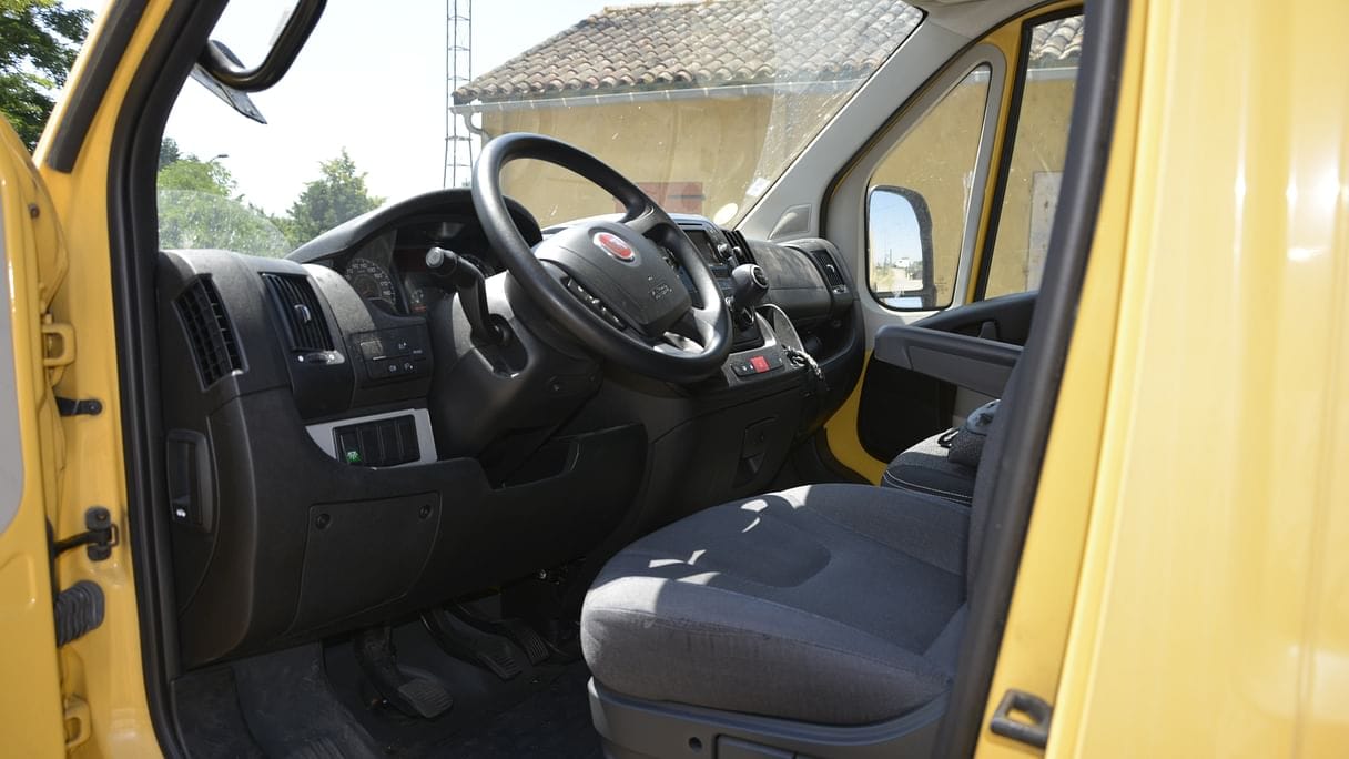 Fiat Ducato avec Hayon / 2 Diables, Sangles et Chariot plateforme