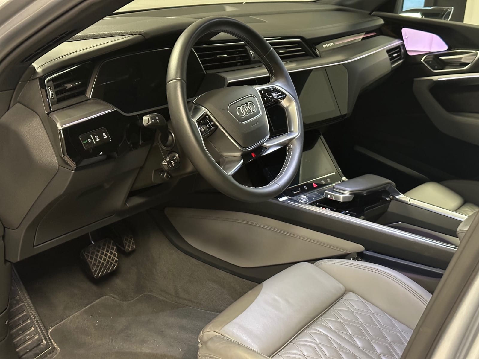 Audi e-tron Sportback med Cruisekontroll