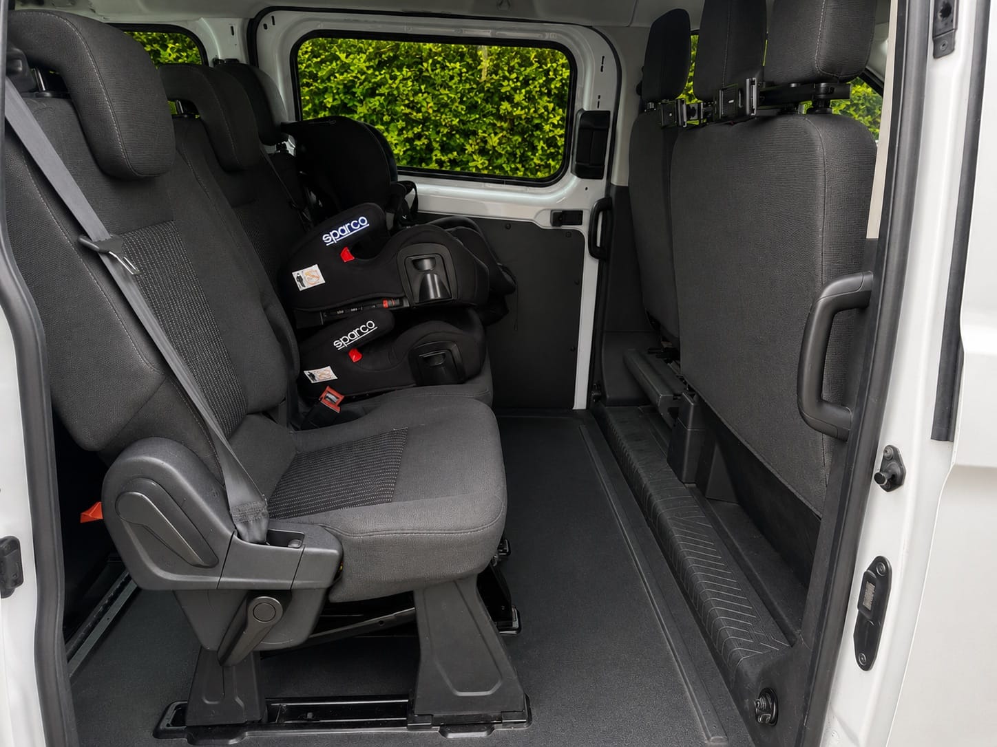 Ford Transit Custom Kombi avec Accessible fauteuil roulant