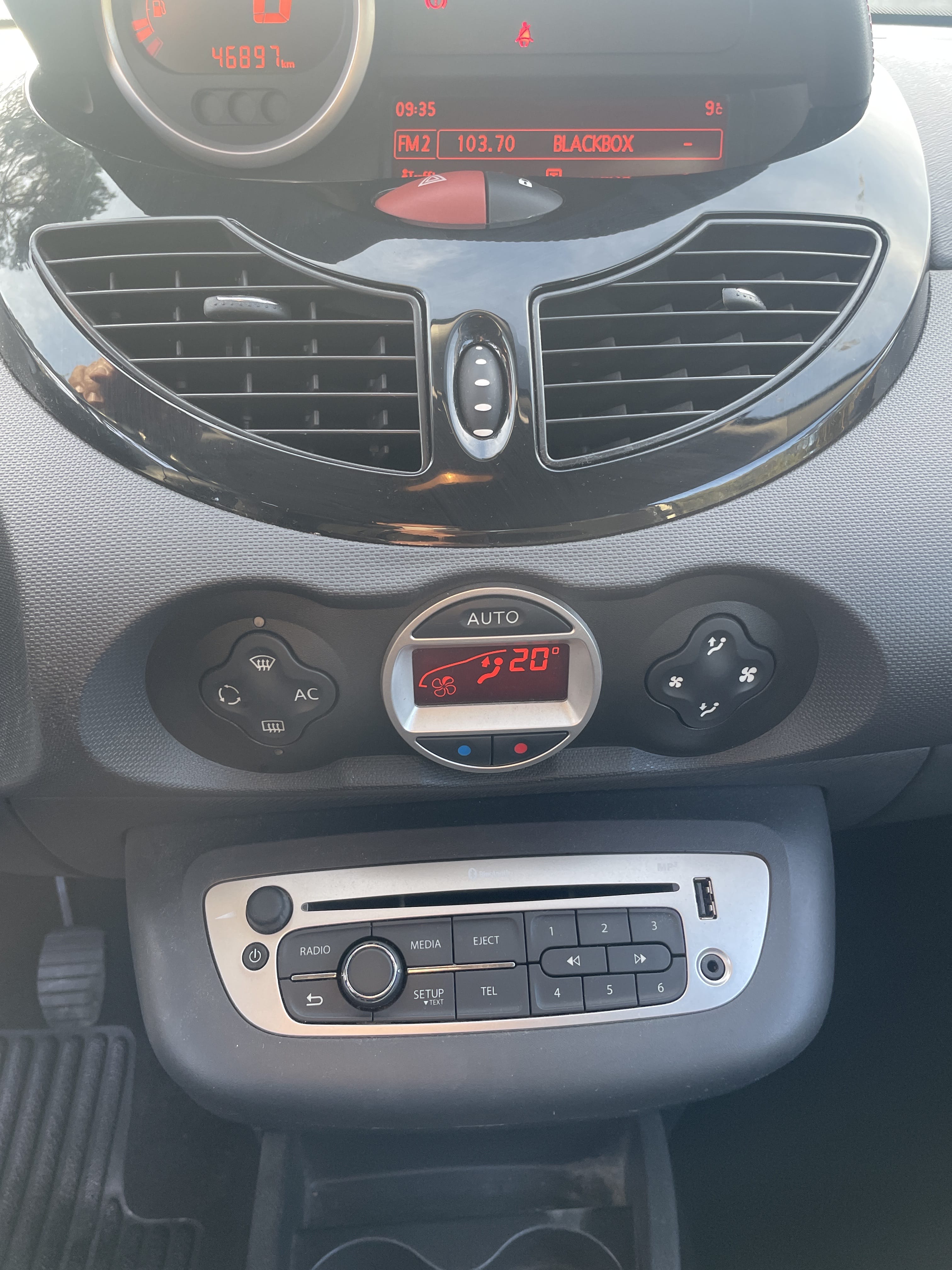 Renault Twingo II 1.2 essence 75 ch à Pessac & aéroport Bordeaux (réf BF228) avec Chaines