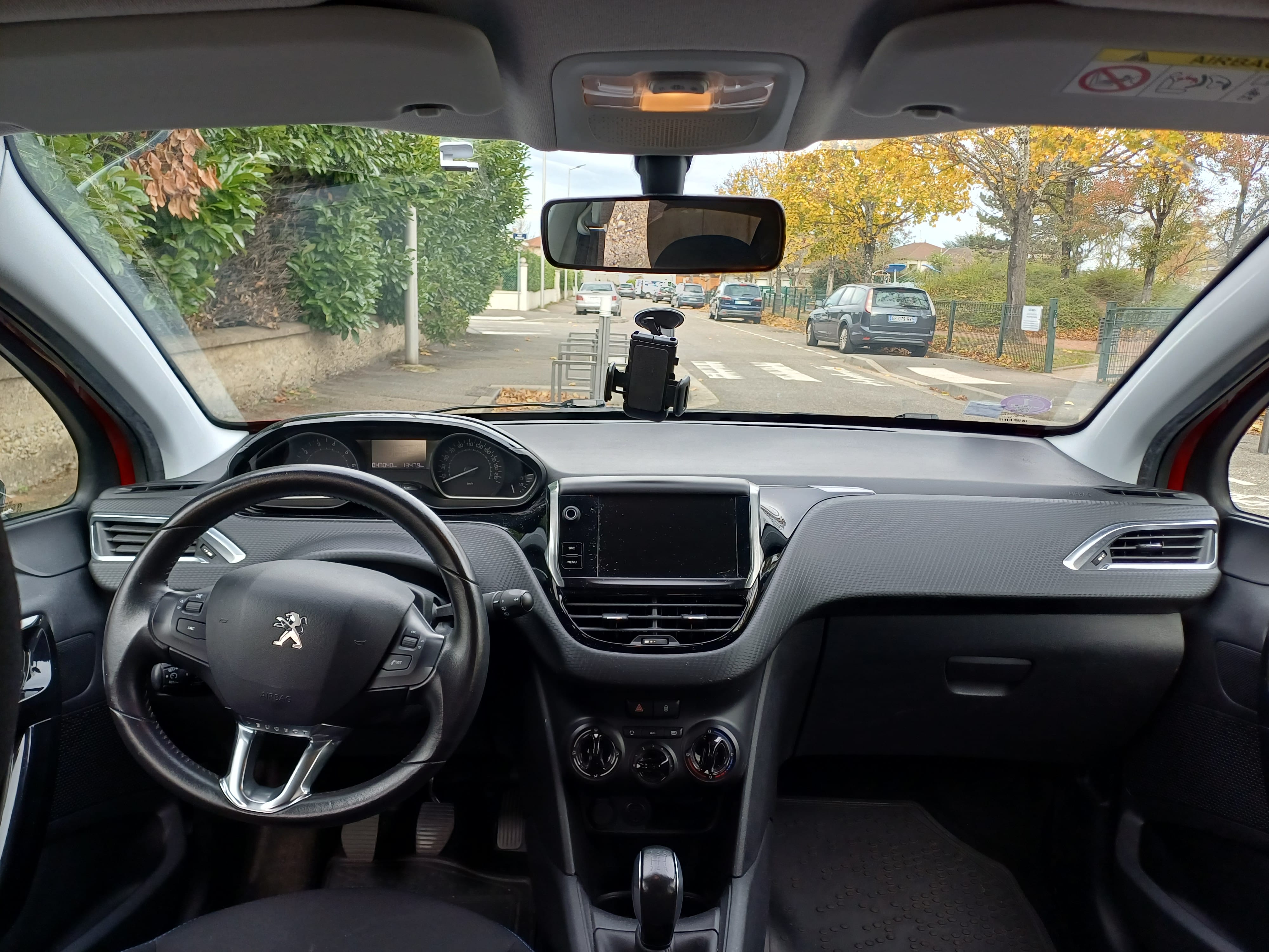 Peugeot 208 avec Siège bébé