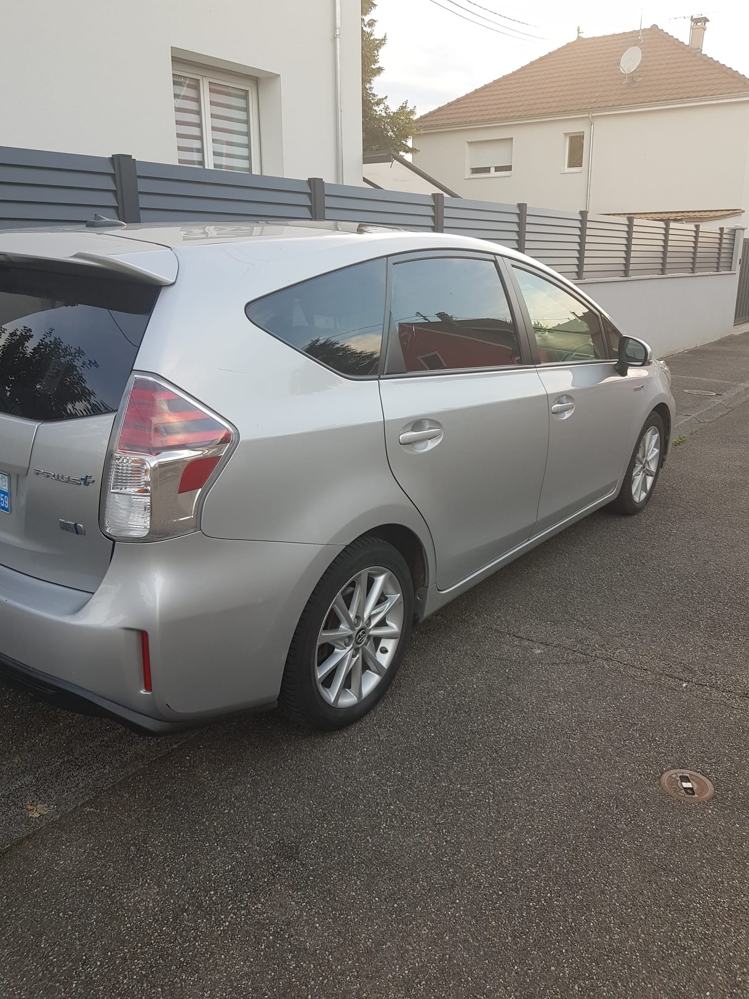 Toyota Prius +