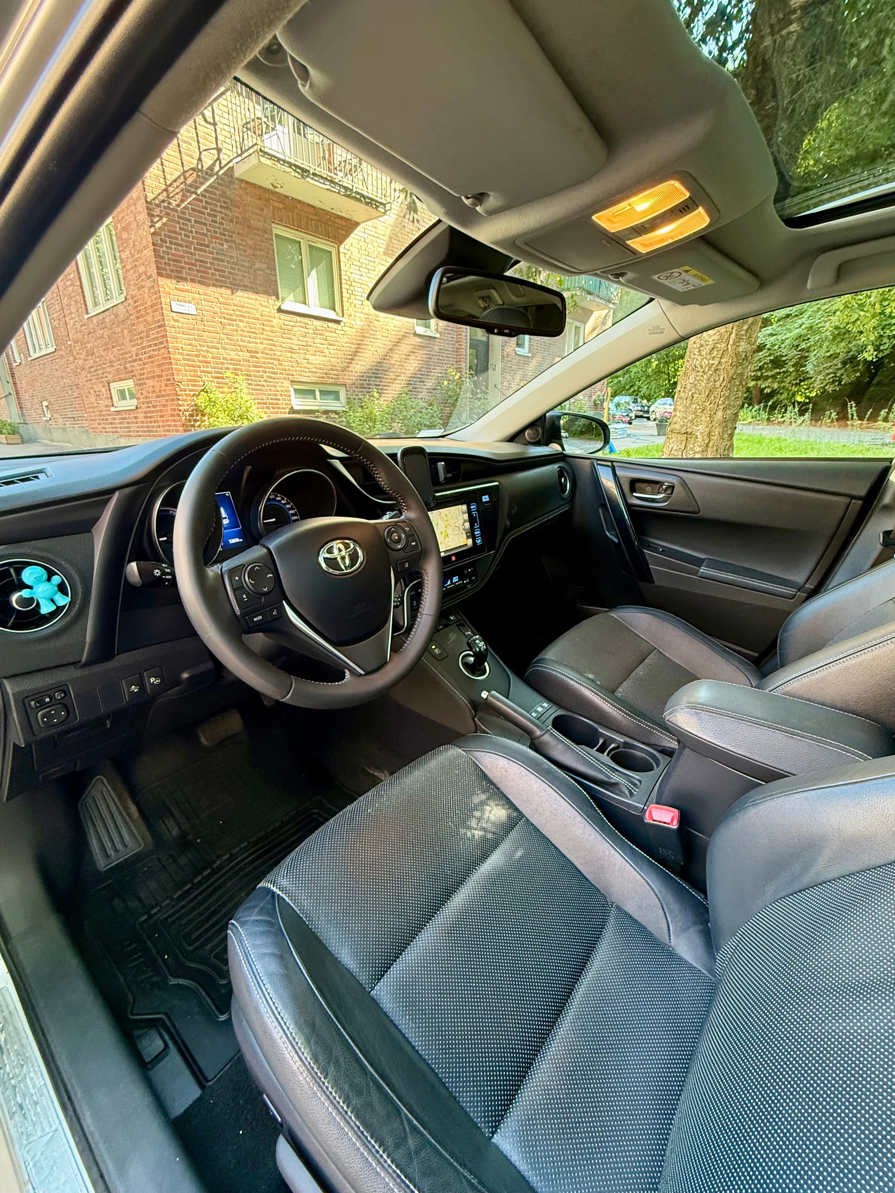Toyota Auris with Cruise control