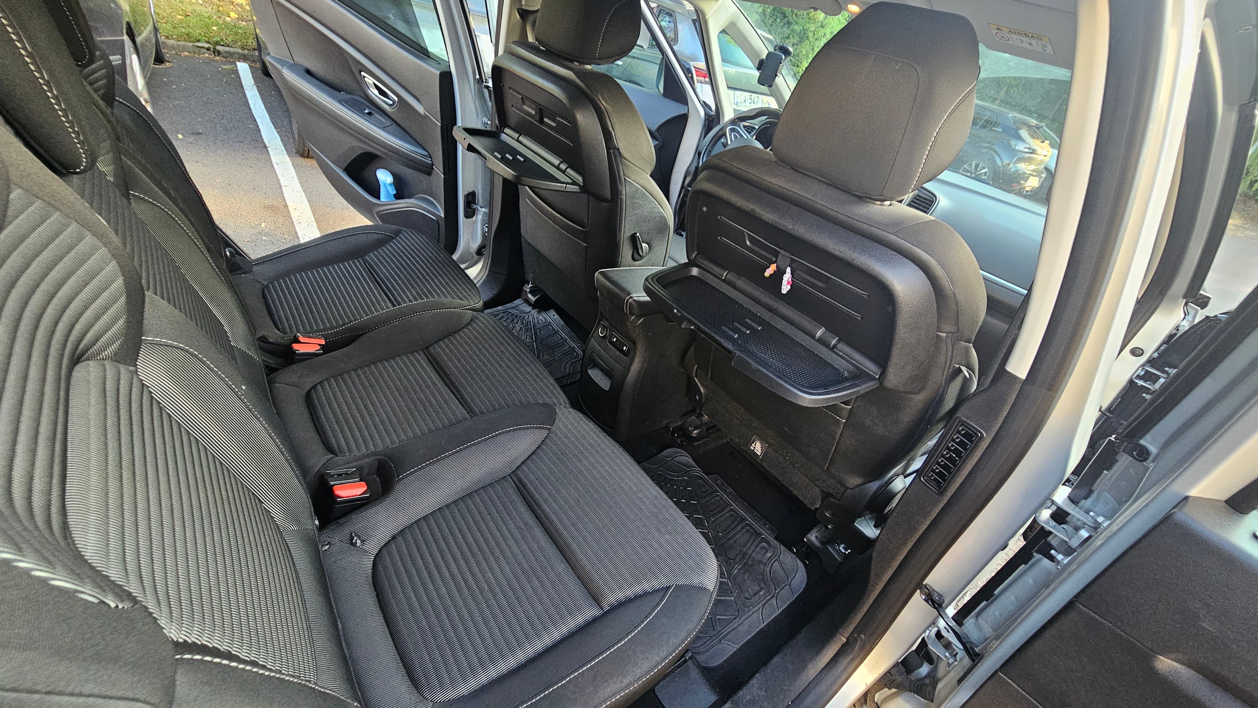 Renault Grand Scenic avec Siège bébé
