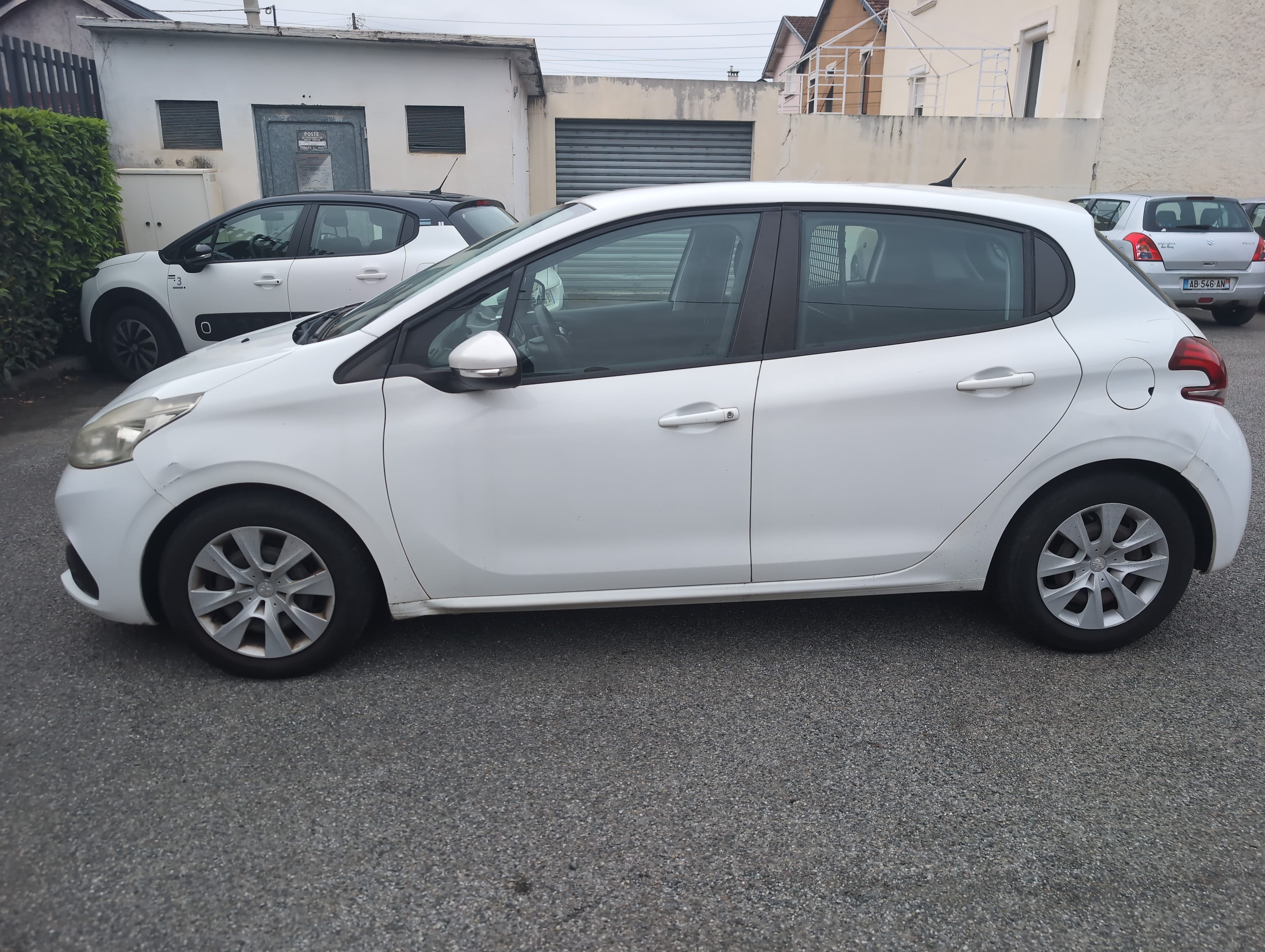 Peugeot 208 Société 1.6 HDI 75CV coffre XXL avec Climatisation