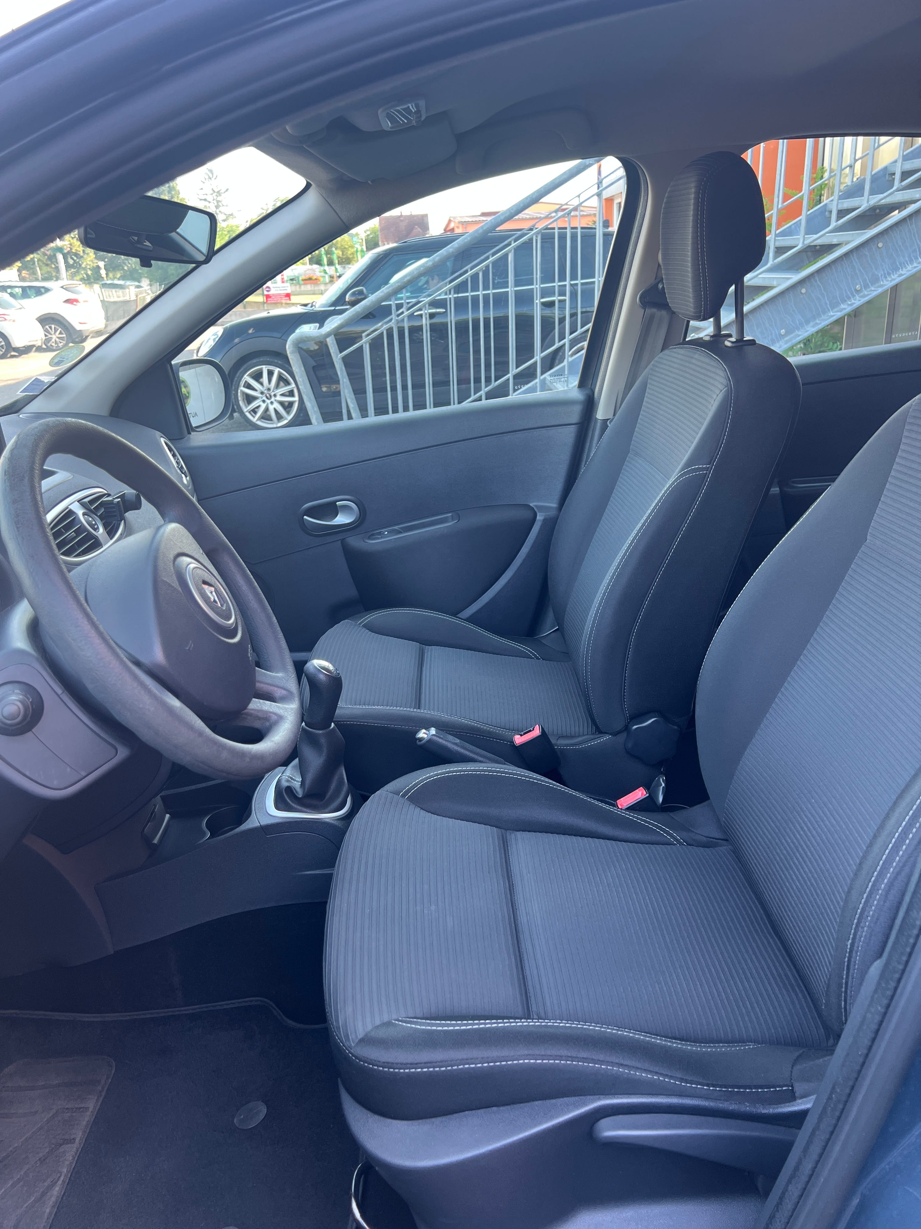 Renault Clio avec Entrée audio / iPod